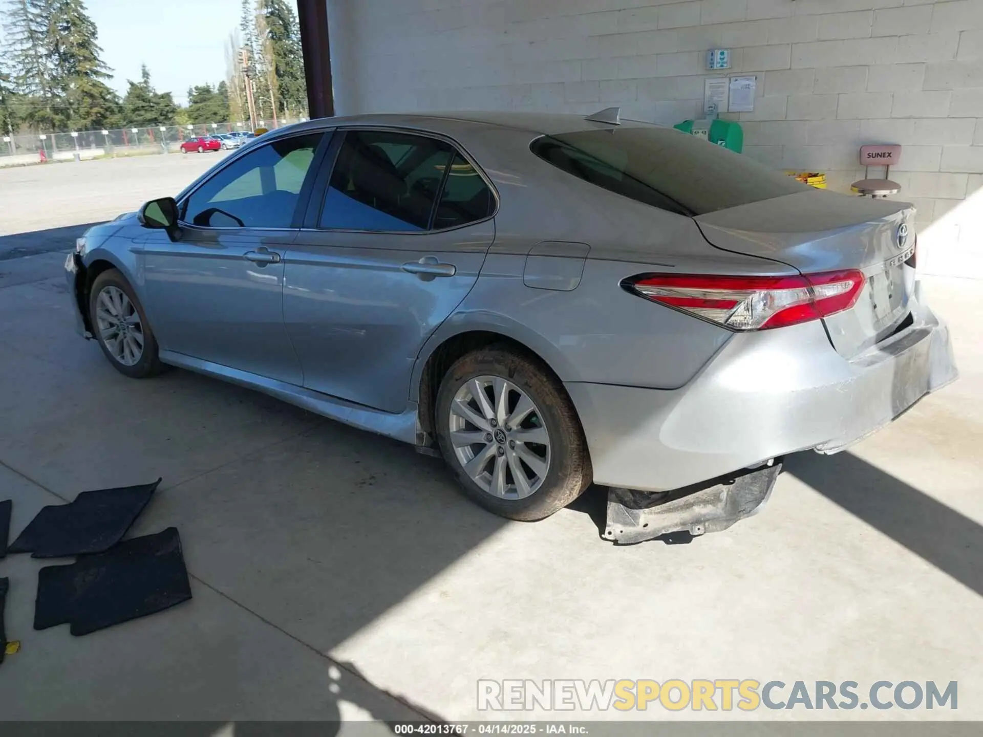 3 Photograph of a damaged car 4T1C11AKXLU381686 TOYOTA CAMRY 2020