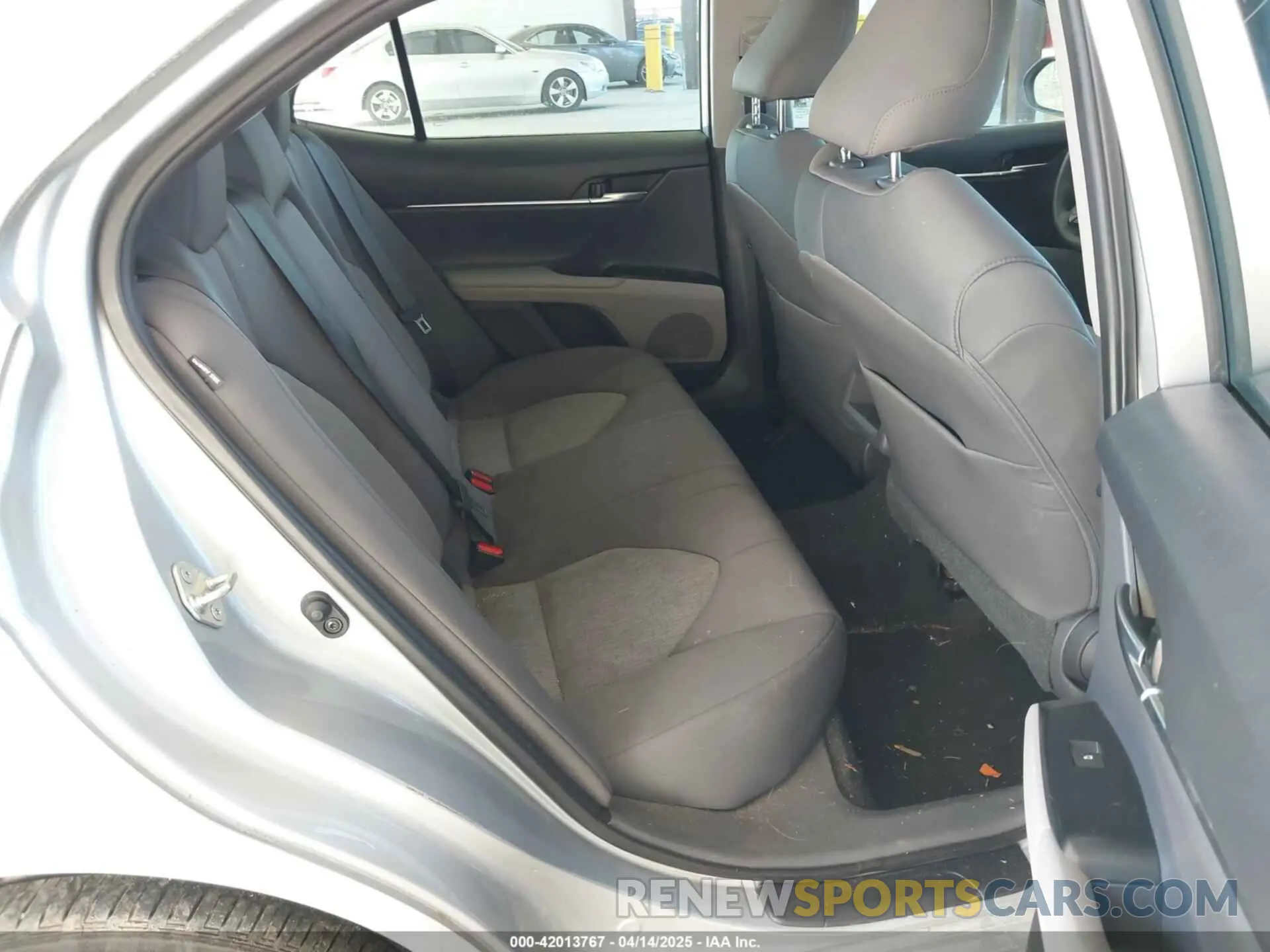 8 Photograph of a damaged car 4T1C11AKXLU381686 TOYOTA CAMRY 2020