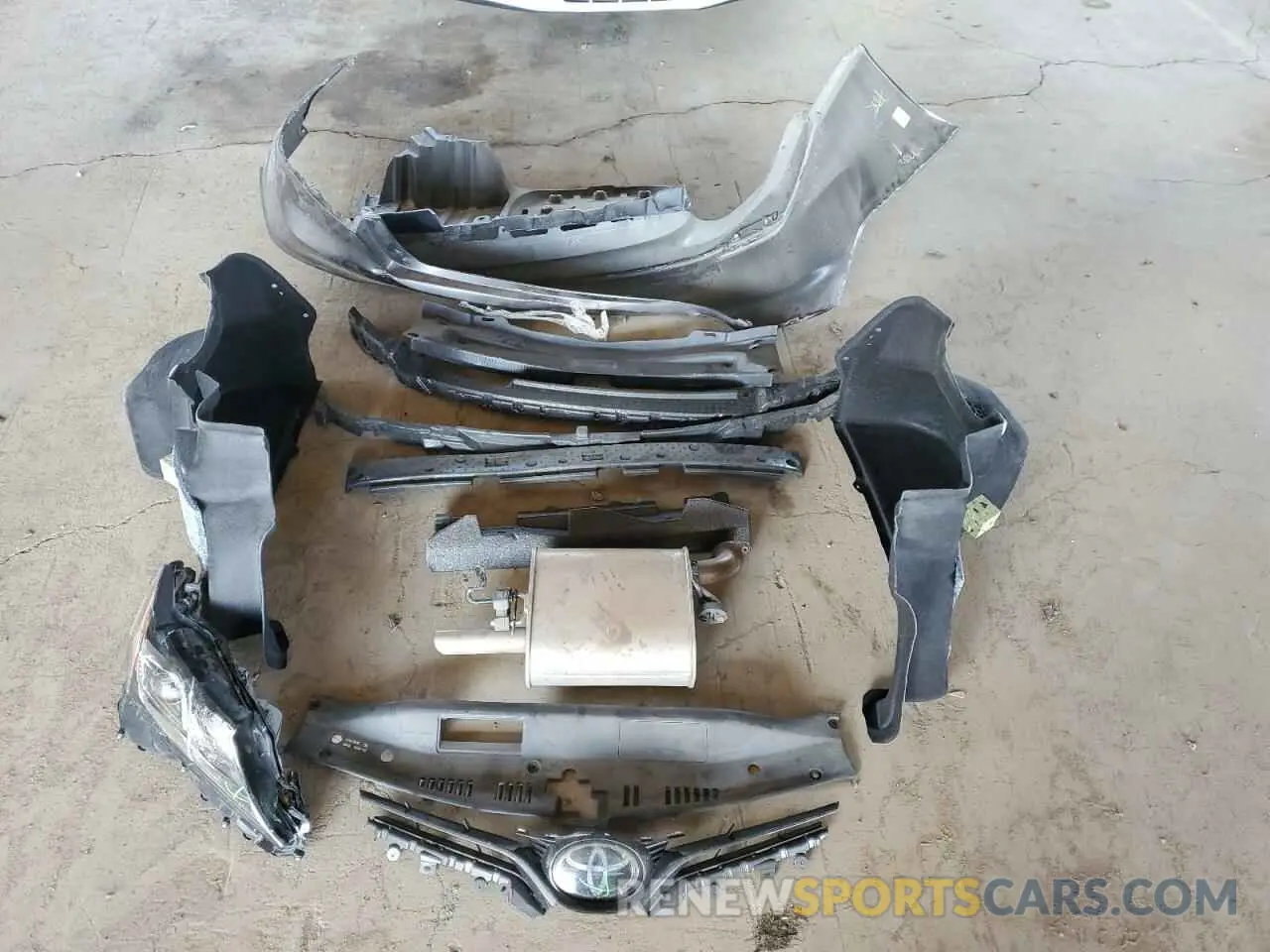 12 Photograph of a damaged car 4T1C11AKXLU394437 TOYOTA CAMRY 2020