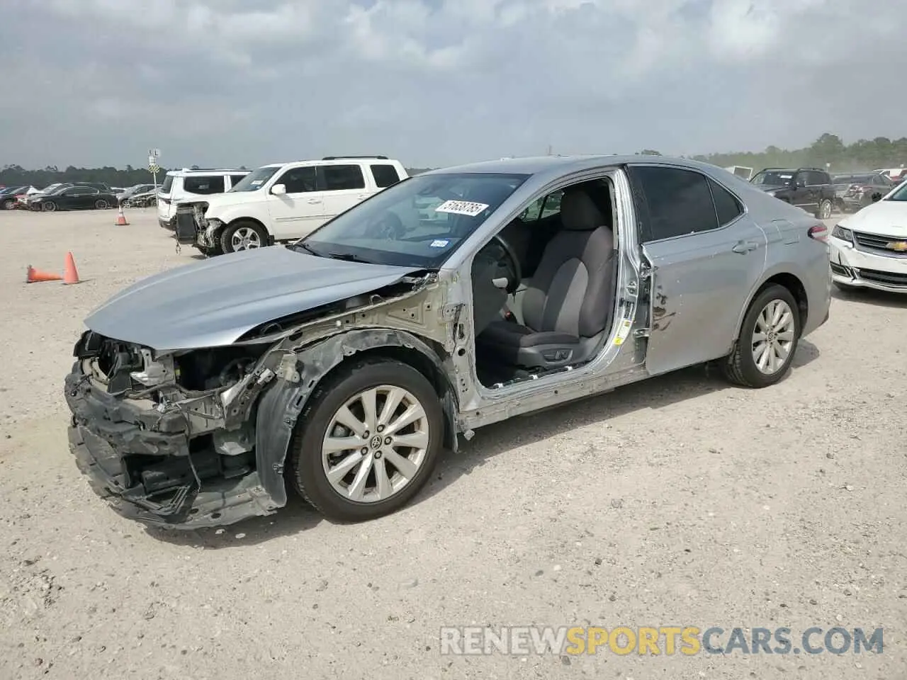 1 Photograph of a damaged car 4T1C11AKXLU508341 TOYOTA CAMRY 2020