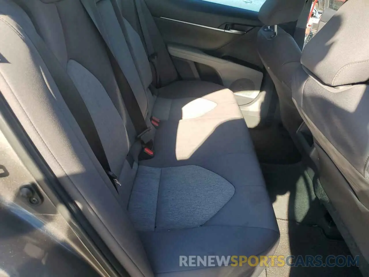 10 Photograph of a damaged car 4T1C11AKXLU510400 TOYOTA CAMRY 2020