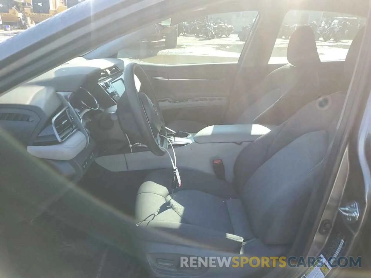 7 Photograph of a damaged car 4T1C11AKXLU510400 TOYOTA CAMRY 2020