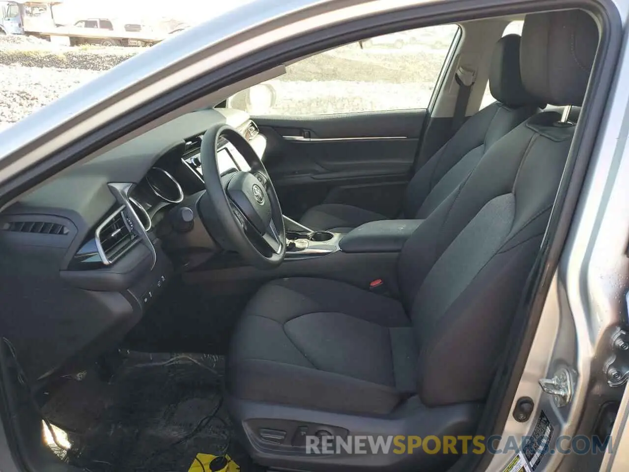 7 Photograph of a damaged car 4T1C11AKXLU511045 TOYOTA CAMRY 2020