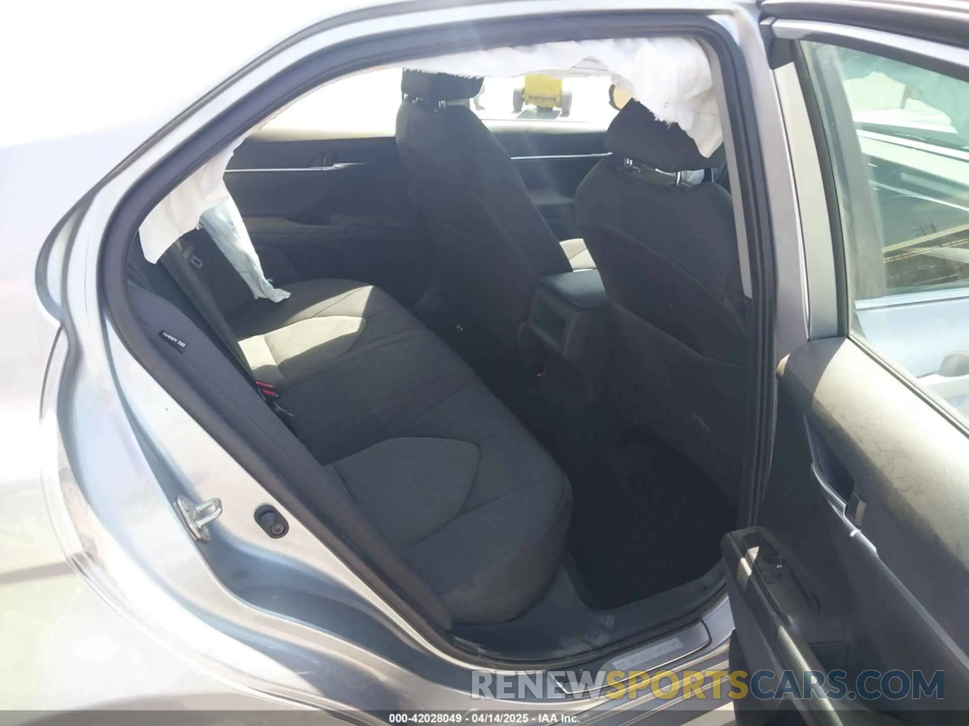 8 Photograph of a damaged car 4T1C11AKXLU863705 TOYOTA CAMRY 2020