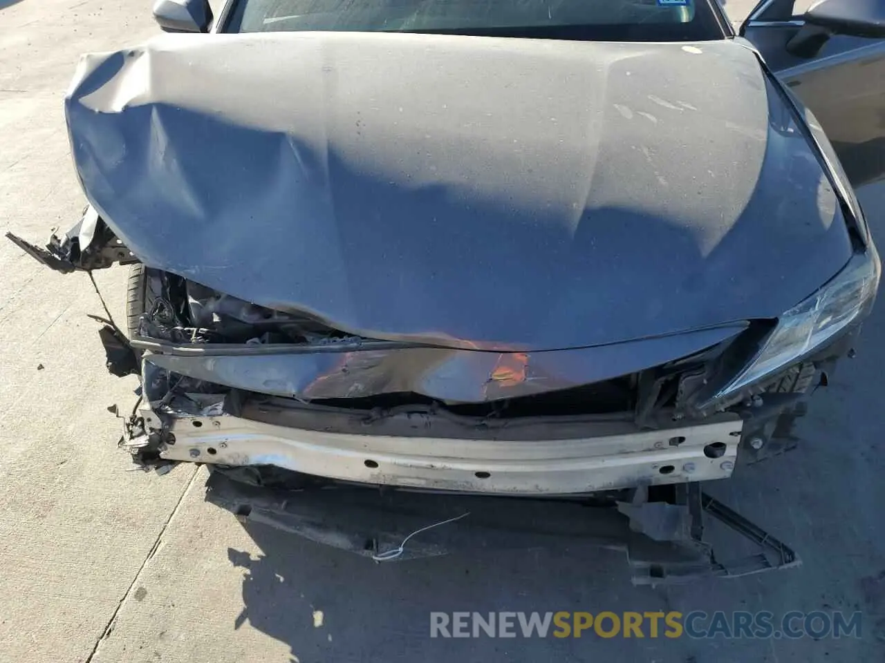 11 Photograph of a damaged car 4T1C11AKXLU881279 TOYOTA CAMRY 2020