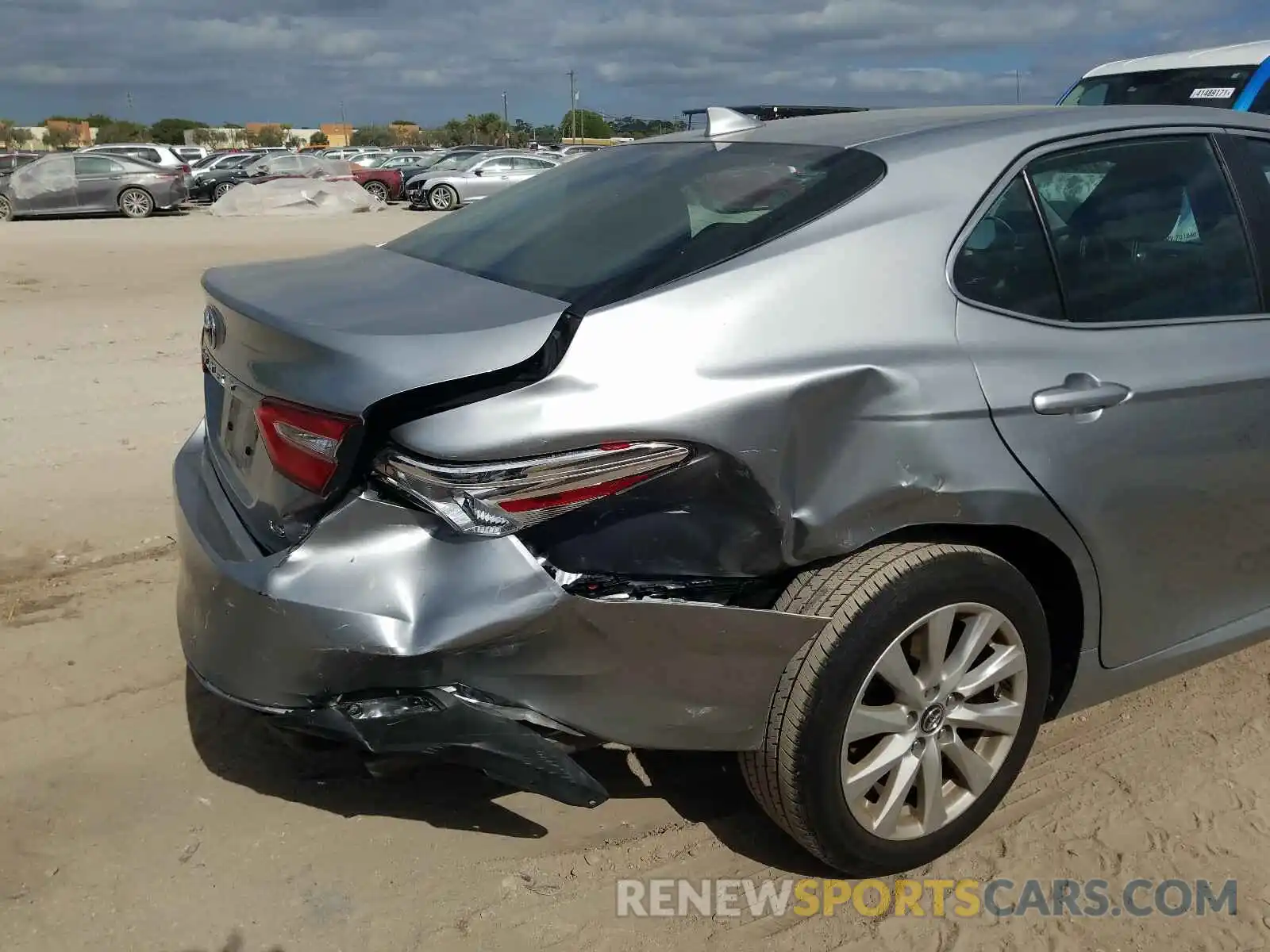 9 Photograph of a damaged car 4T1C11AKXLU900641 TOYOTA CAMRY 2020