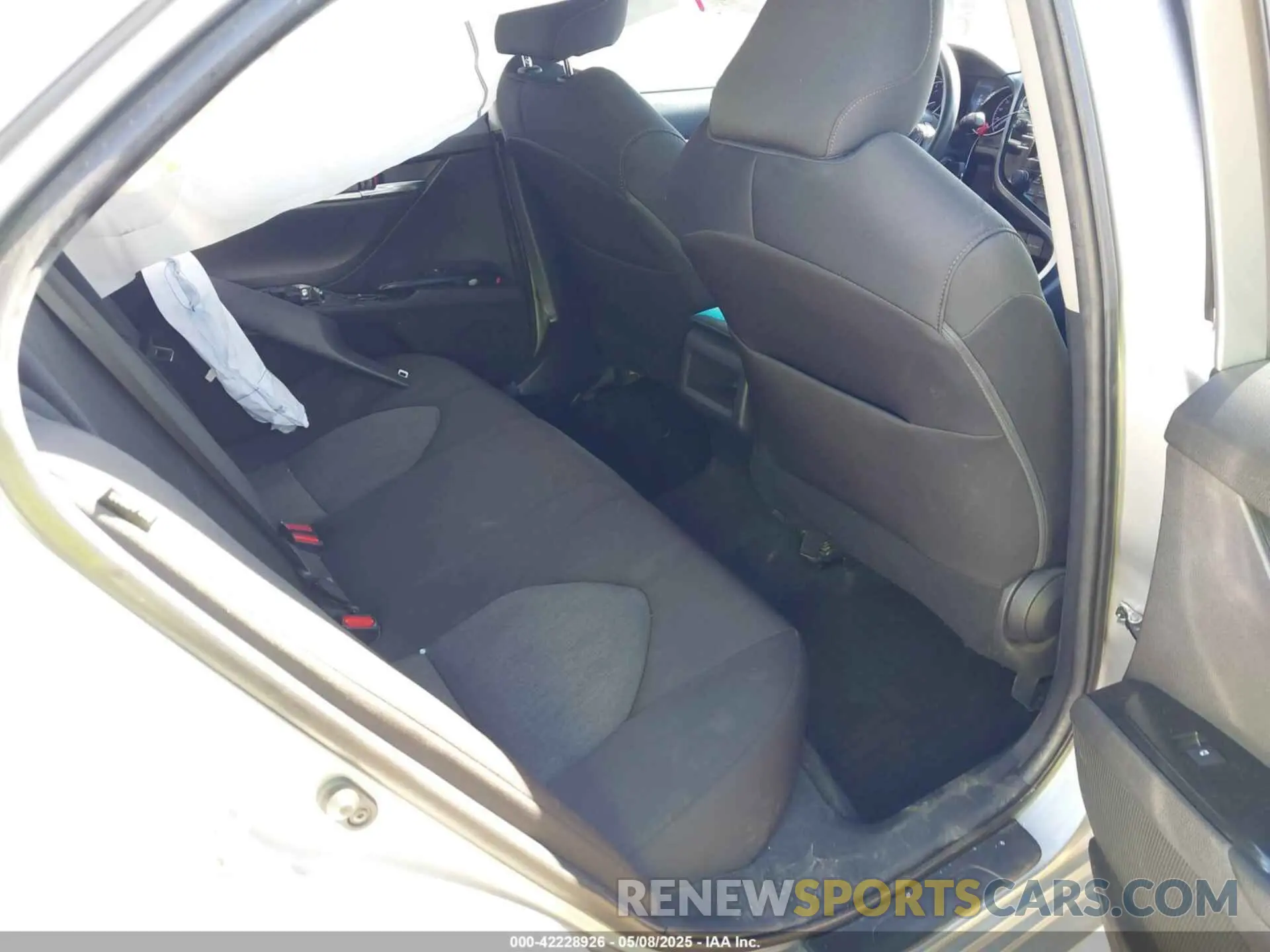 8 Photograph of a damaged car 4T1C11AKXLU913826 TOYOTA CAMRY 2020