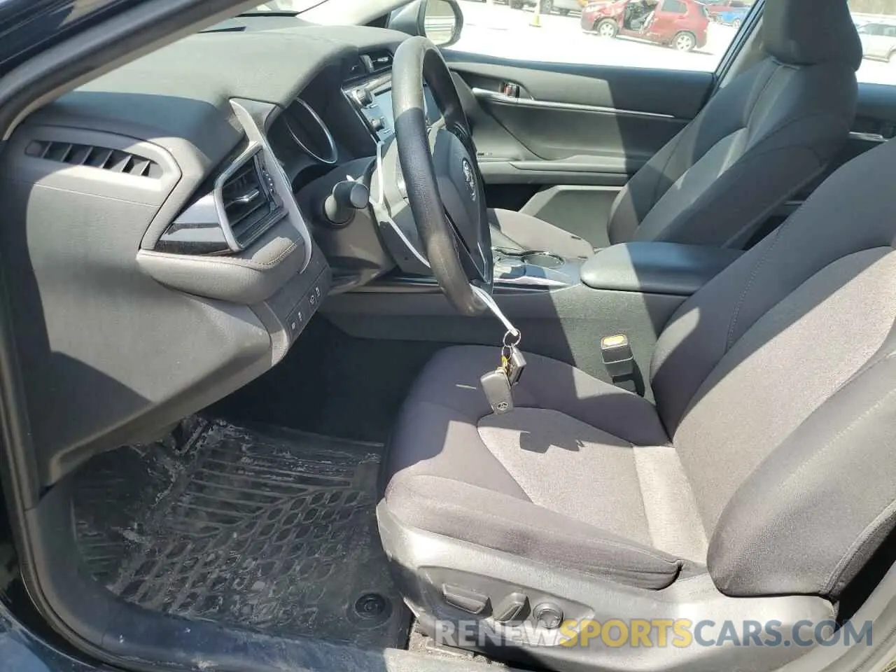 7 Photograph of a damaged car 4T1C11AKXLU947605 TOYOTA CAMRY 2020
