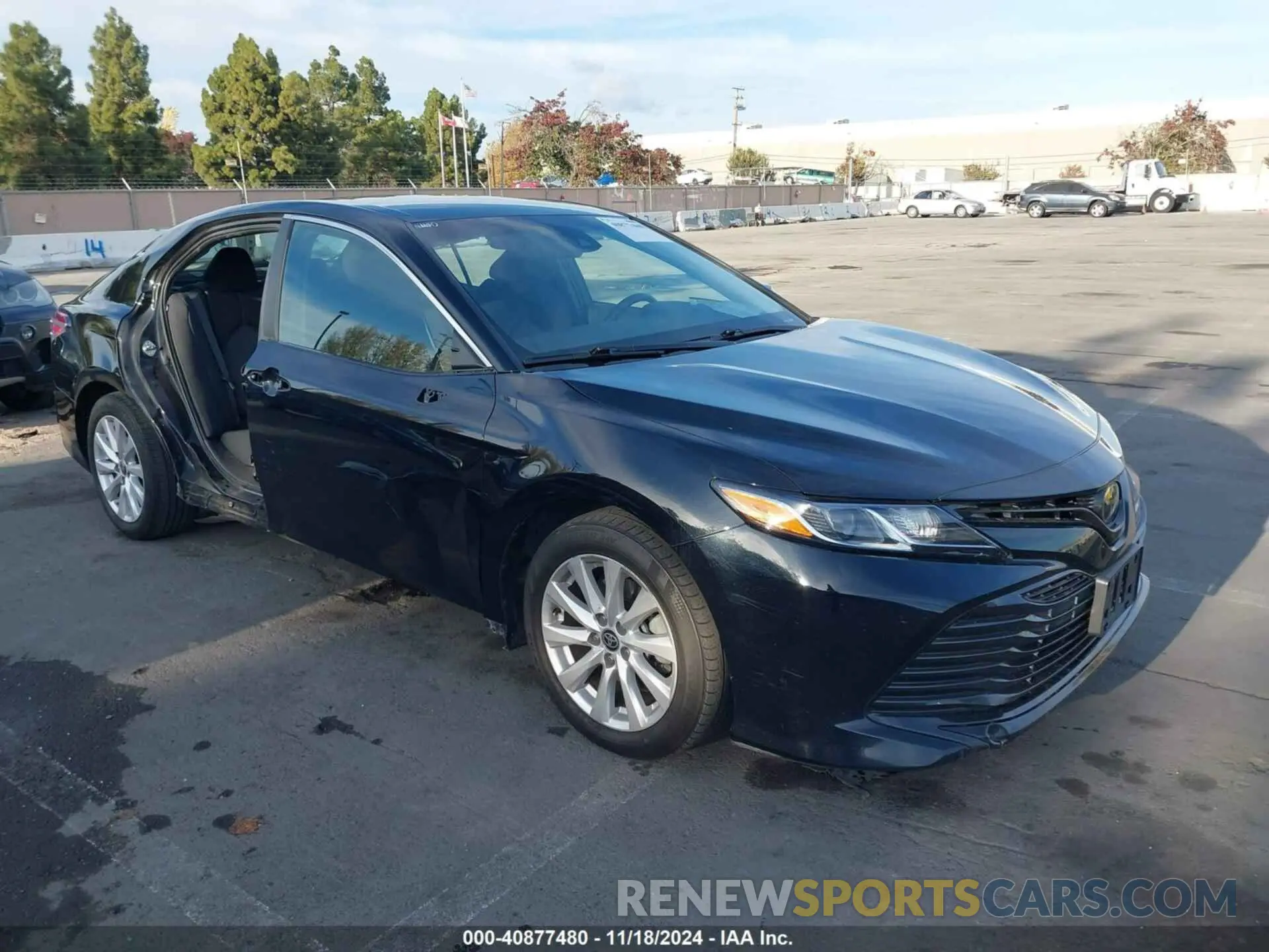 1 Photograph of a damaged car 4T1C11AKXLU960175 TOYOTA CAMRY 2020