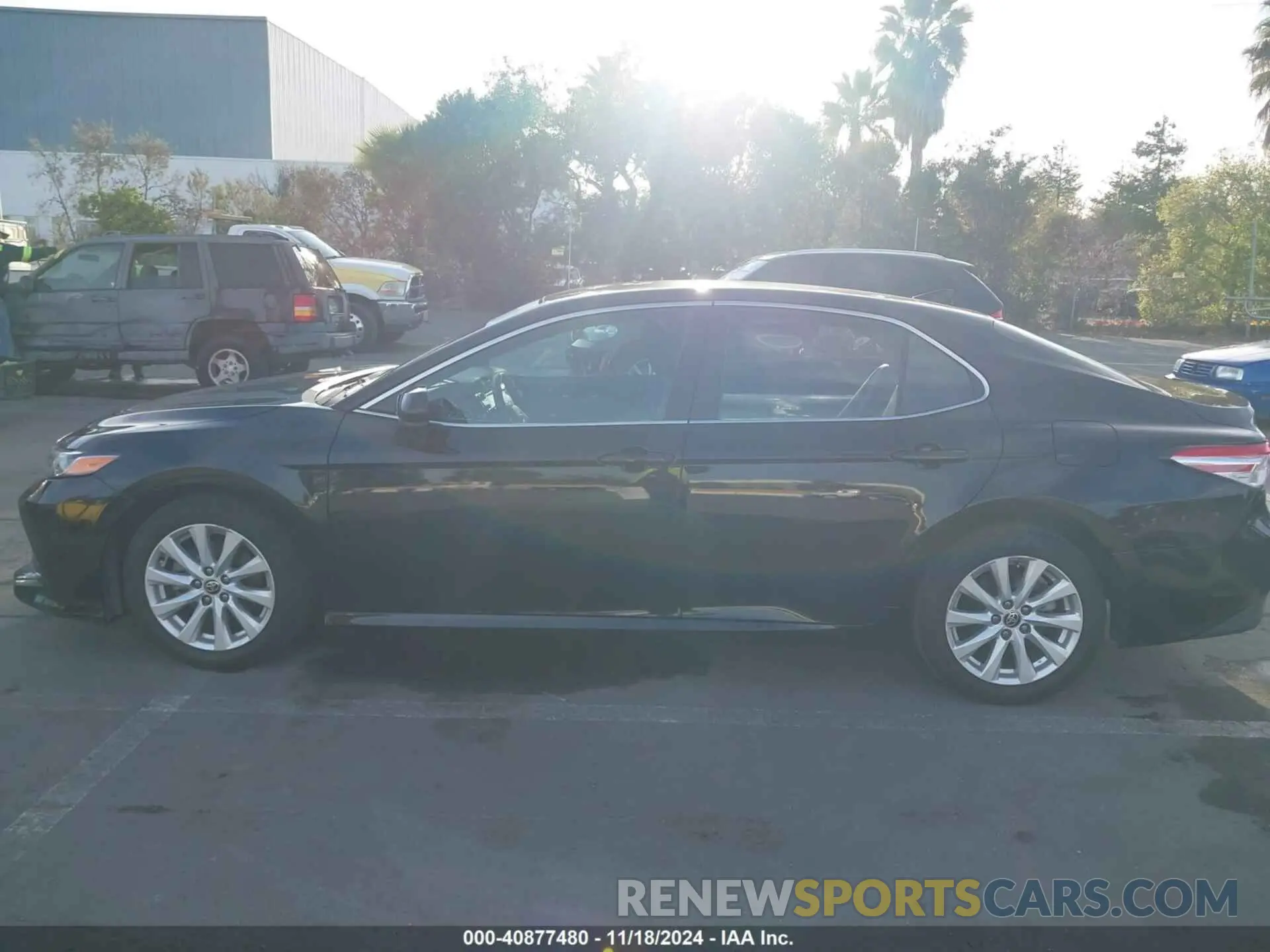 15 Photograph of a damaged car 4T1C11AKXLU960175 TOYOTA CAMRY 2020