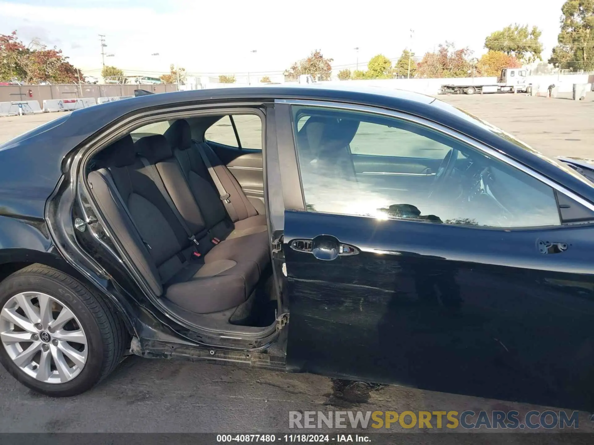 6 Photograph of a damaged car 4T1C11AKXLU960175 TOYOTA CAMRY 2020