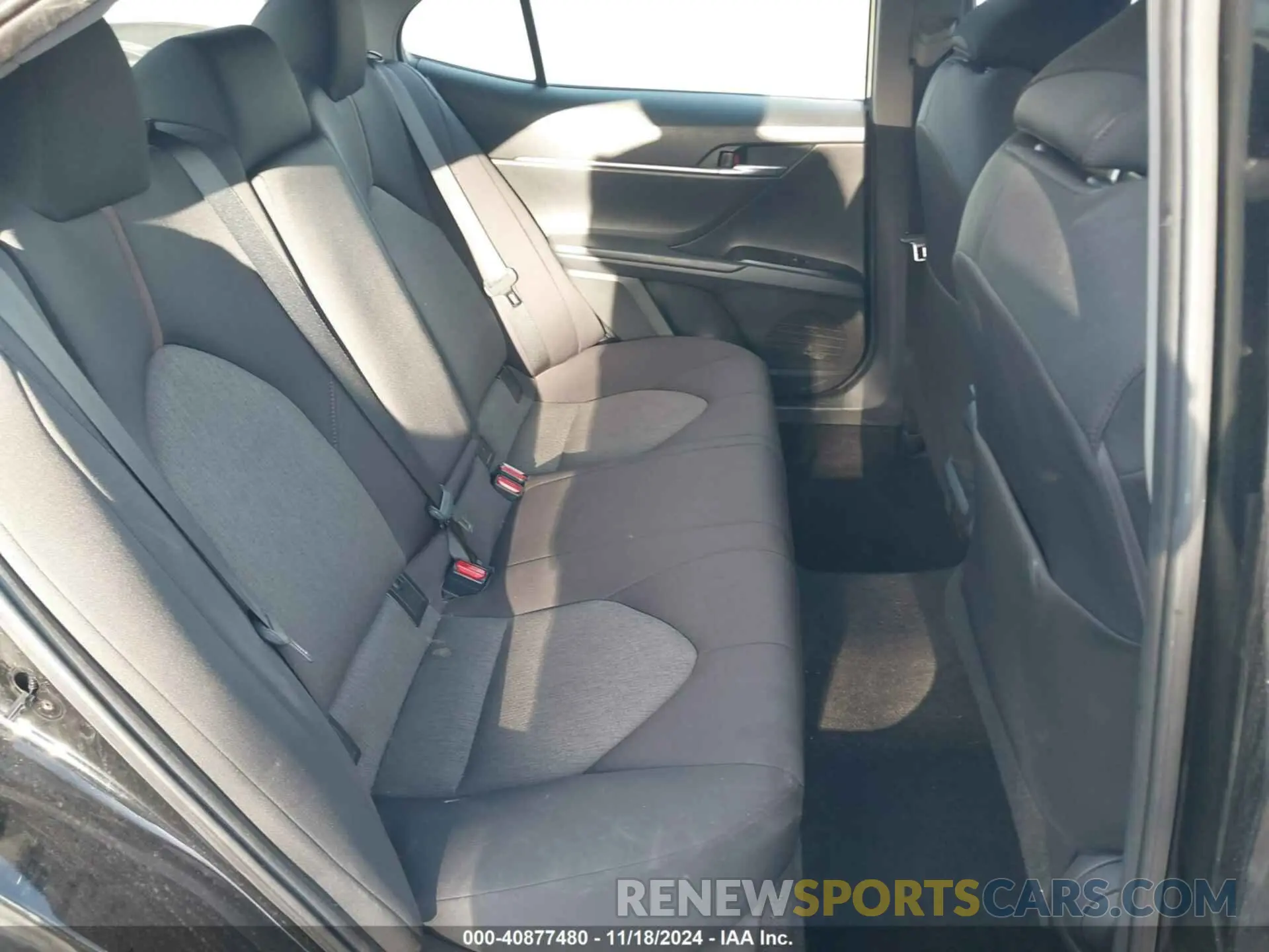 8 Photograph of a damaged car 4T1C11AKXLU960175 TOYOTA CAMRY 2020