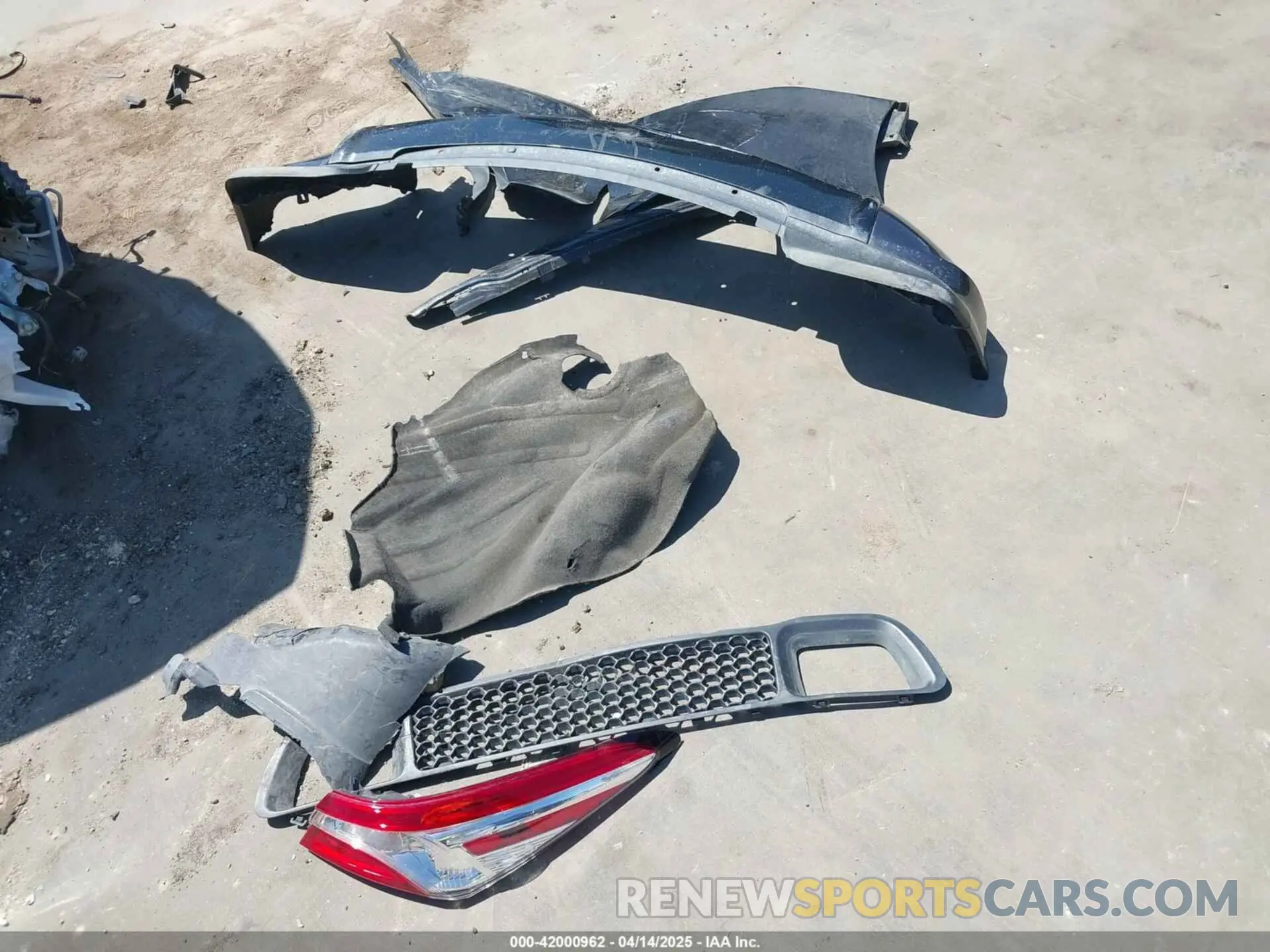 12 Photograph of a damaged car 4T1C11AKXLU984010 TOYOTA CAMRY 2020