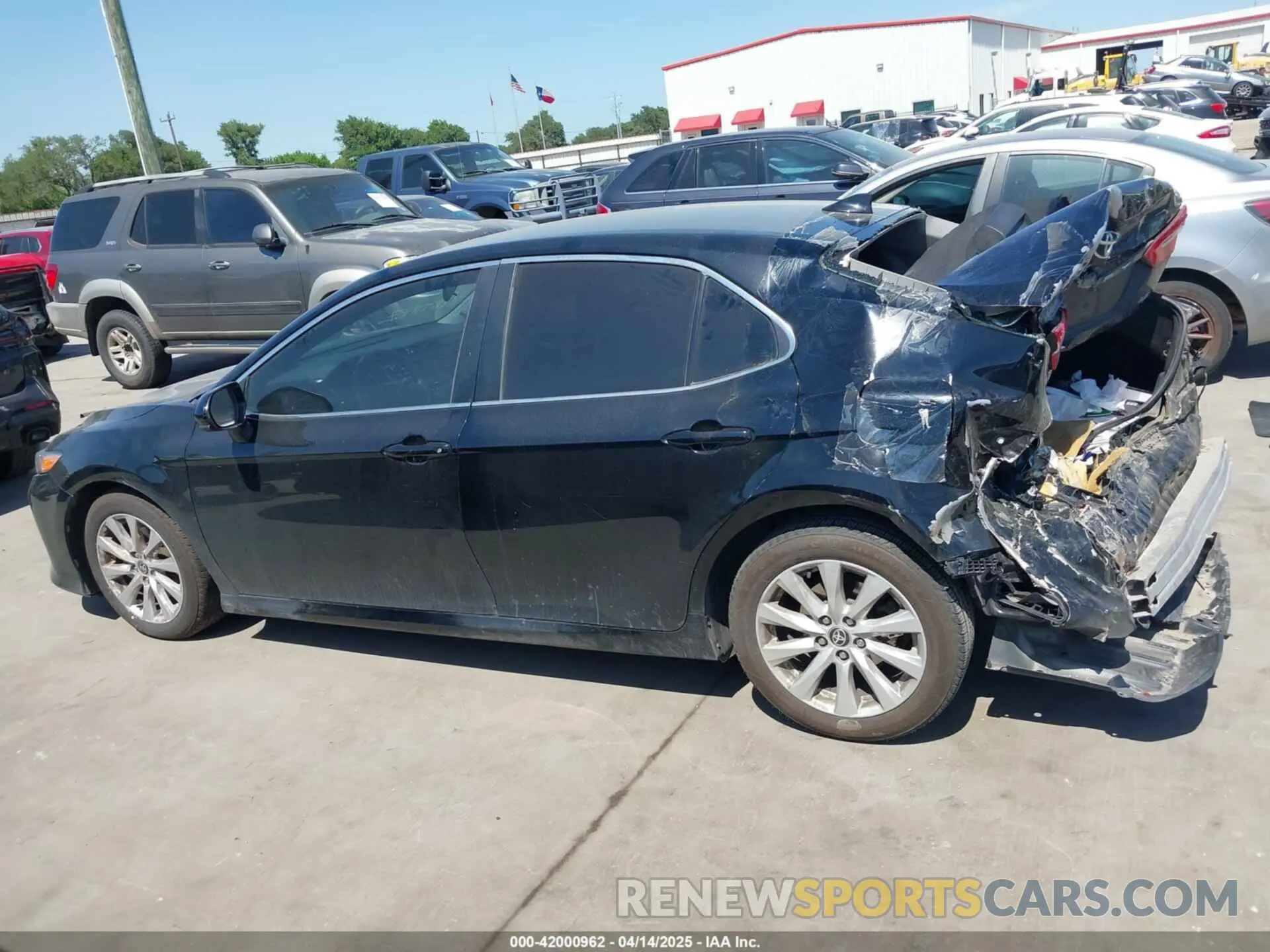15 Photograph of a damaged car 4T1C11AKXLU984010 TOYOTA CAMRY 2020