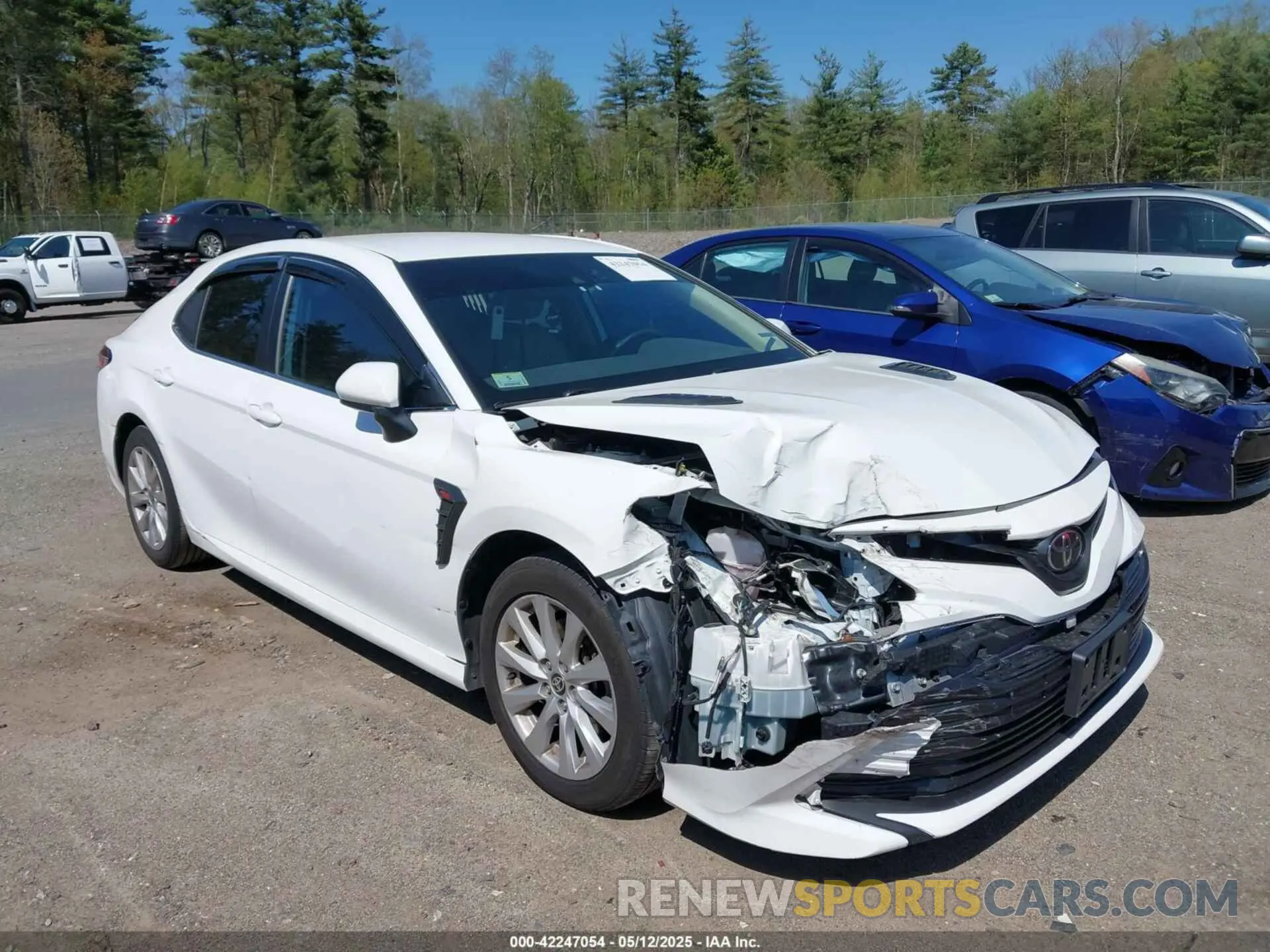 1 Photograph of a damaged car 4T1C11BK1LU009975 TOYOTA CAMRY 2020