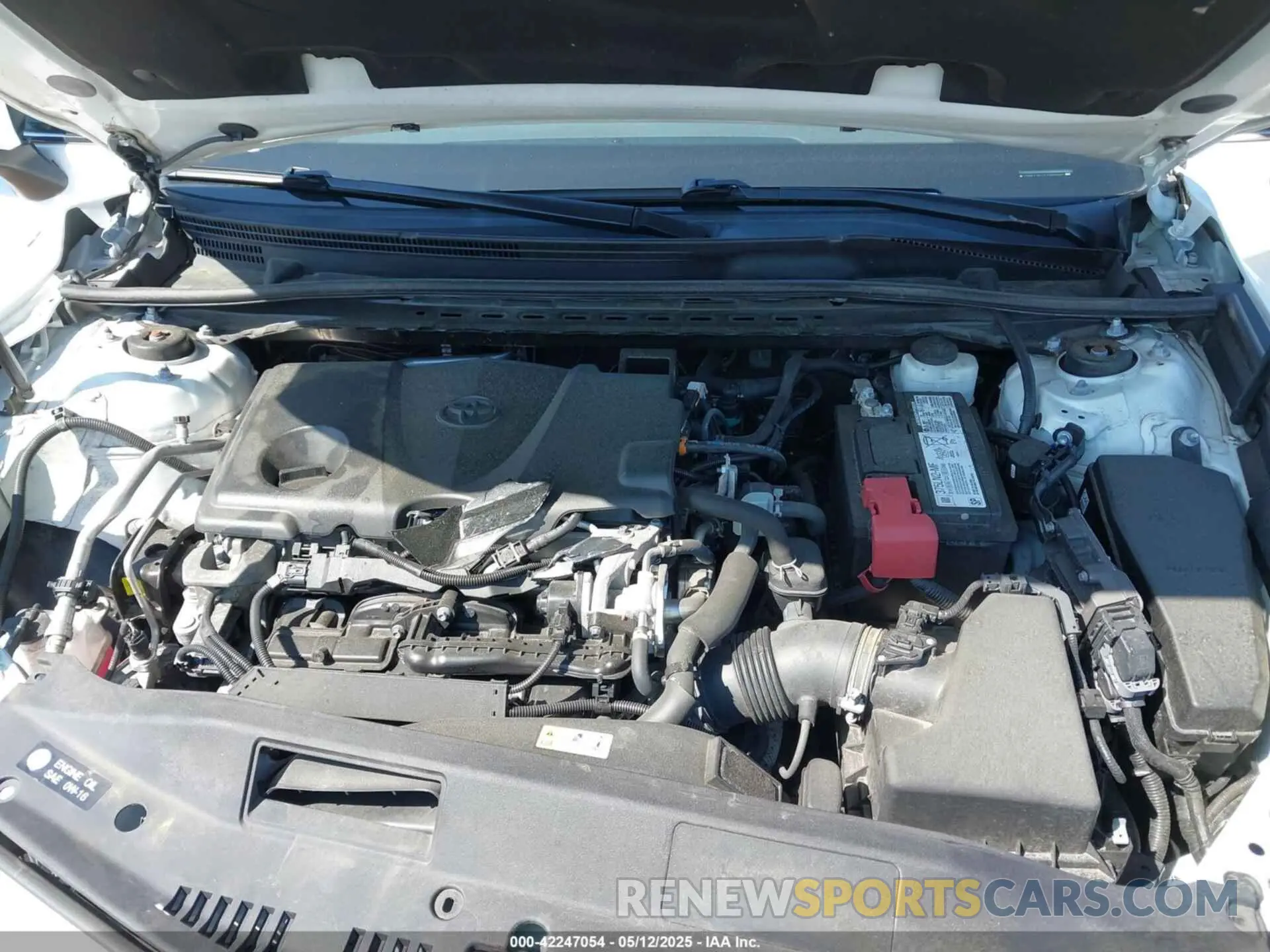 10 Photograph of a damaged car 4T1C11BK1LU009975 TOYOTA CAMRY 2020