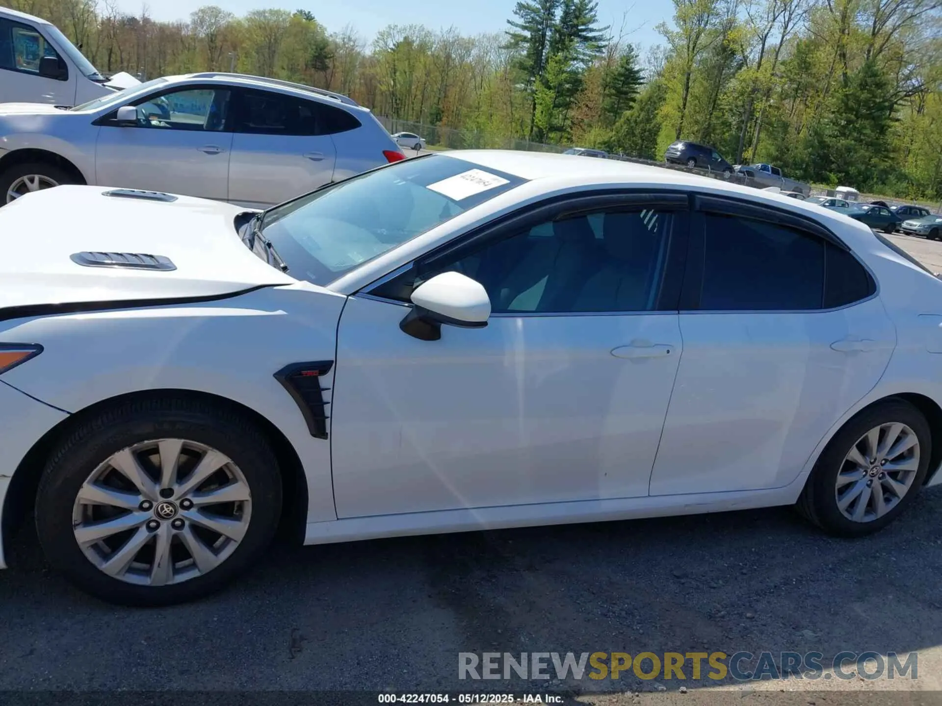 14 Photograph of a damaged car 4T1C11BK1LU009975 TOYOTA CAMRY 2020