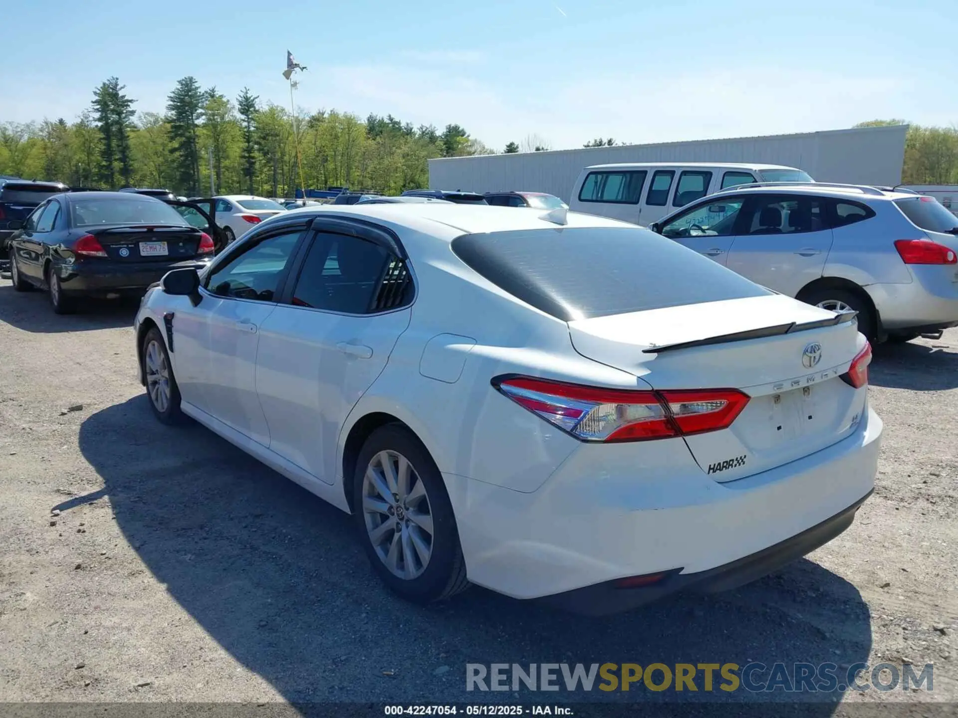 3 Photograph of a damaged car 4T1C11BK1LU009975 TOYOTA CAMRY 2020