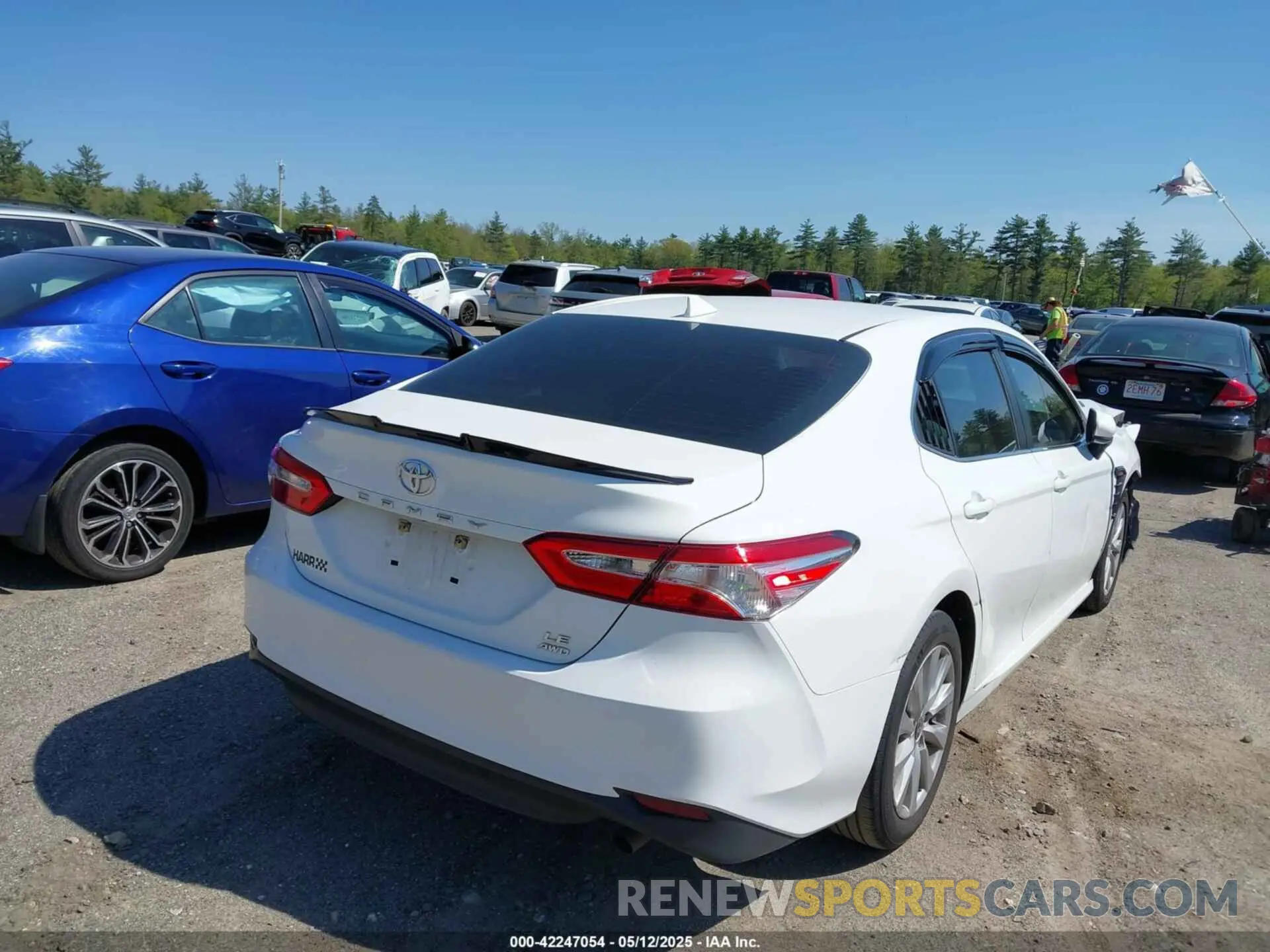4 Photograph of a damaged car 4T1C11BK1LU009975 TOYOTA CAMRY 2020
