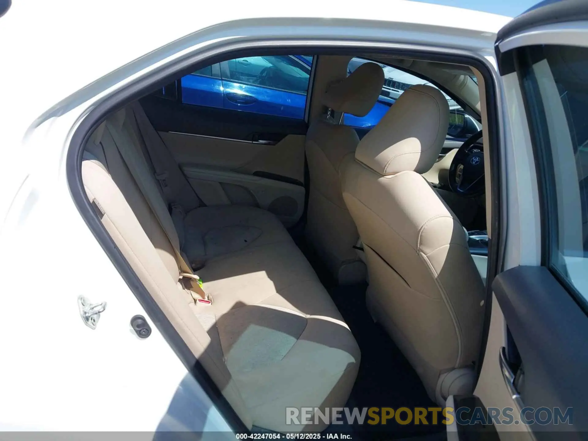 8 Photograph of a damaged car 4T1C11BK1LU009975 TOYOTA CAMRY 2020