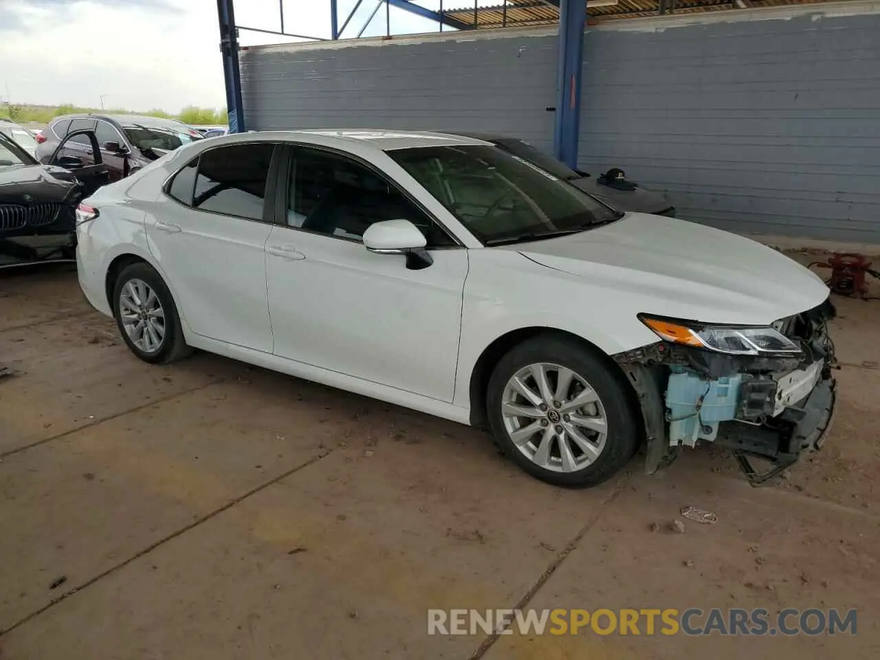 4 Photograph of a damaged car 4T1C11BK2LU005899 TOYOTA CAMRY 2020