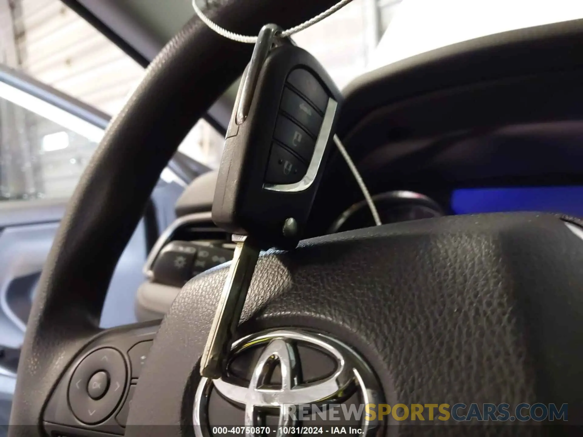 11 Photograph of a damaged car 4T1C11BK2LU013095 TOYOTA CAMRY 2020