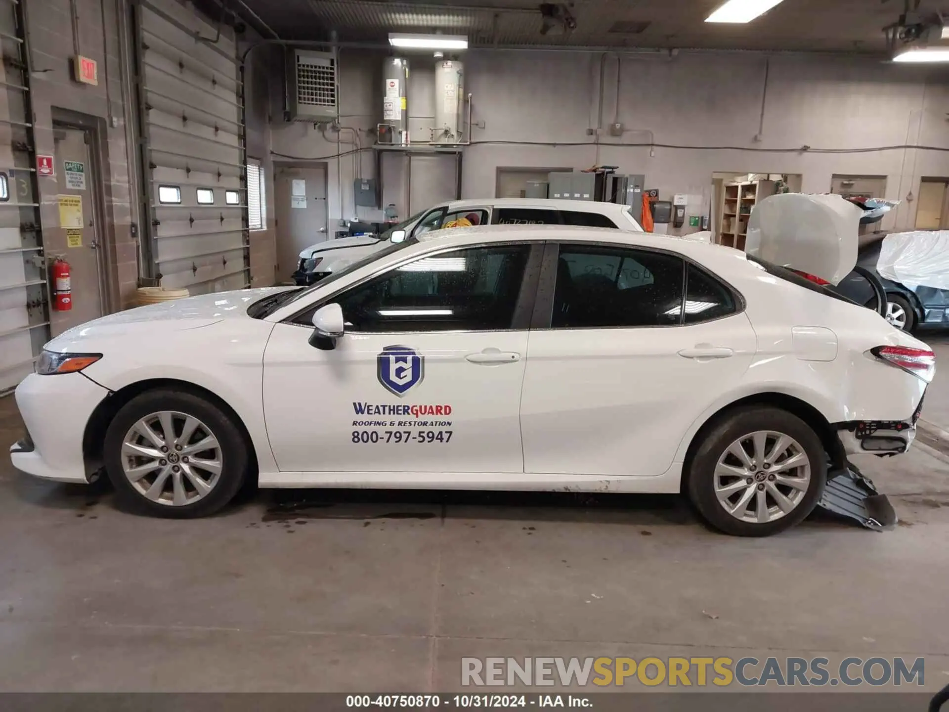 14 Photograph of a damaged car 4T1C11BK2LU013095 TOYOTA CAMRY 2020