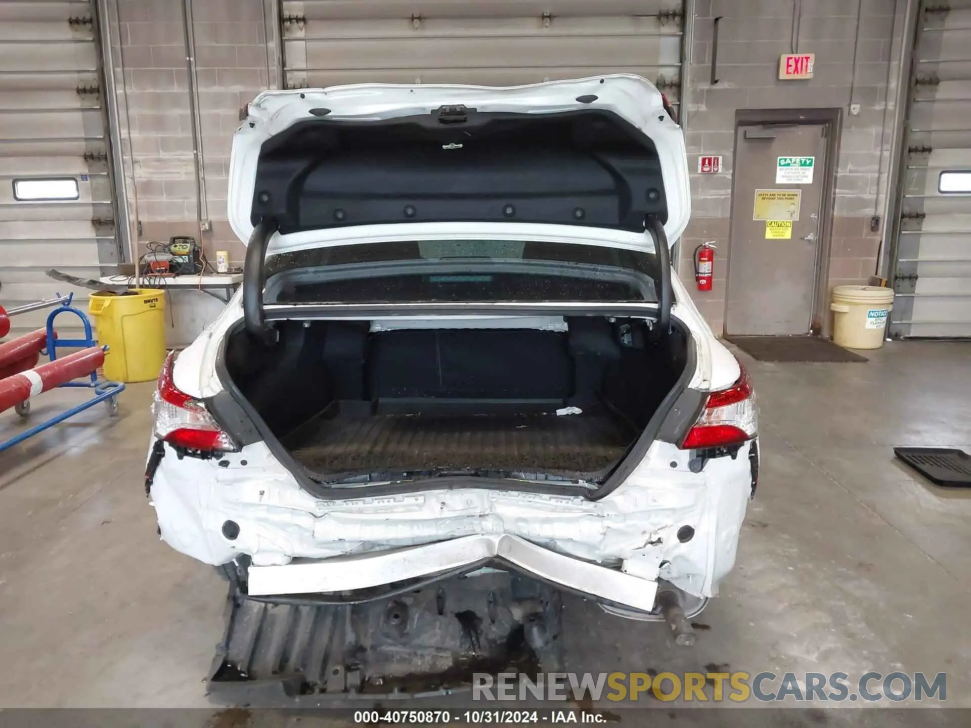16 Photograph of a damaged car 4T1C11BK2LU013095 TOYOTA CAMRY 2020