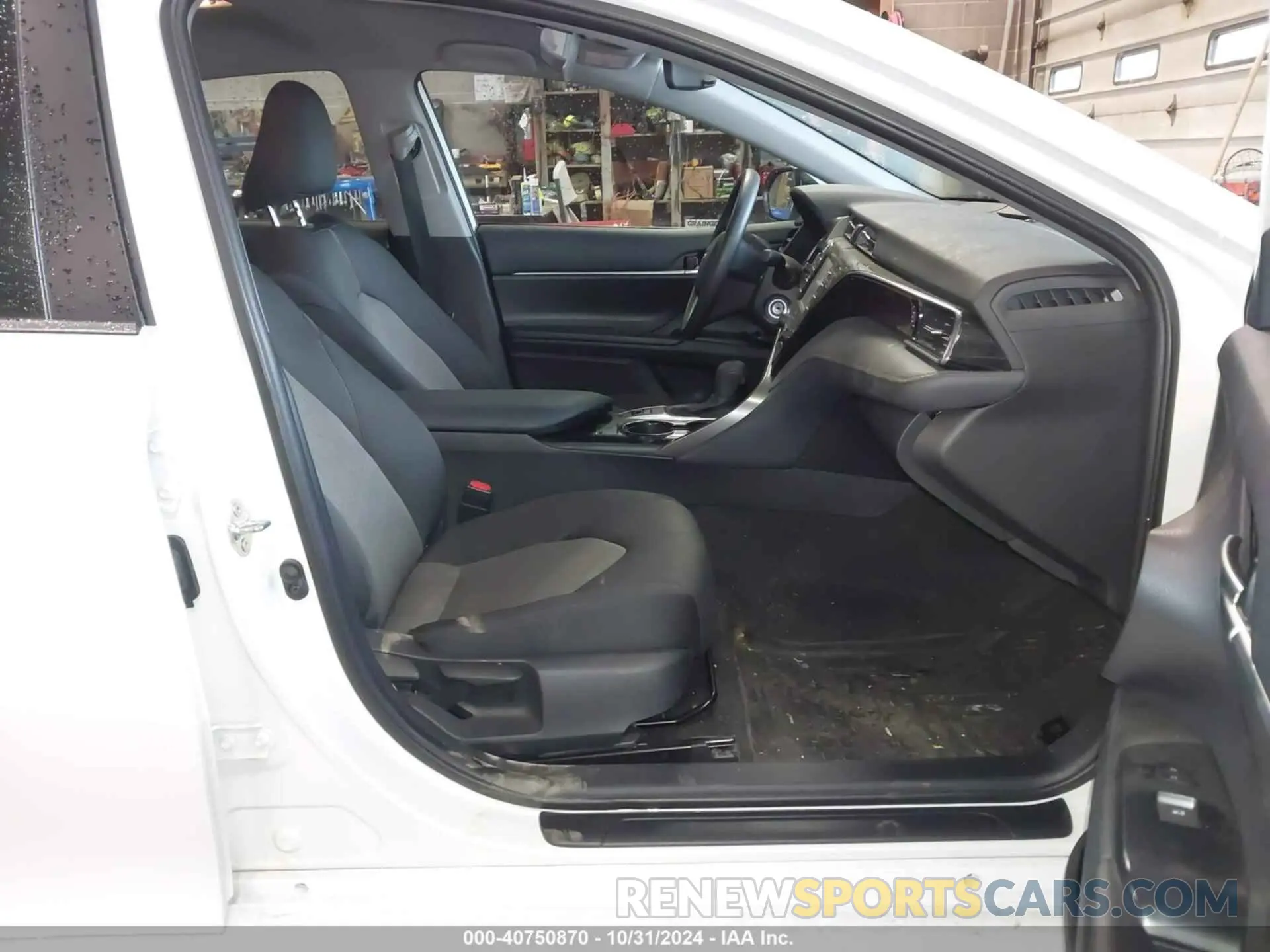 5 Photograph of a damaged car 4T1C11BK2LU013095 TOYOTA CAMRY 2020