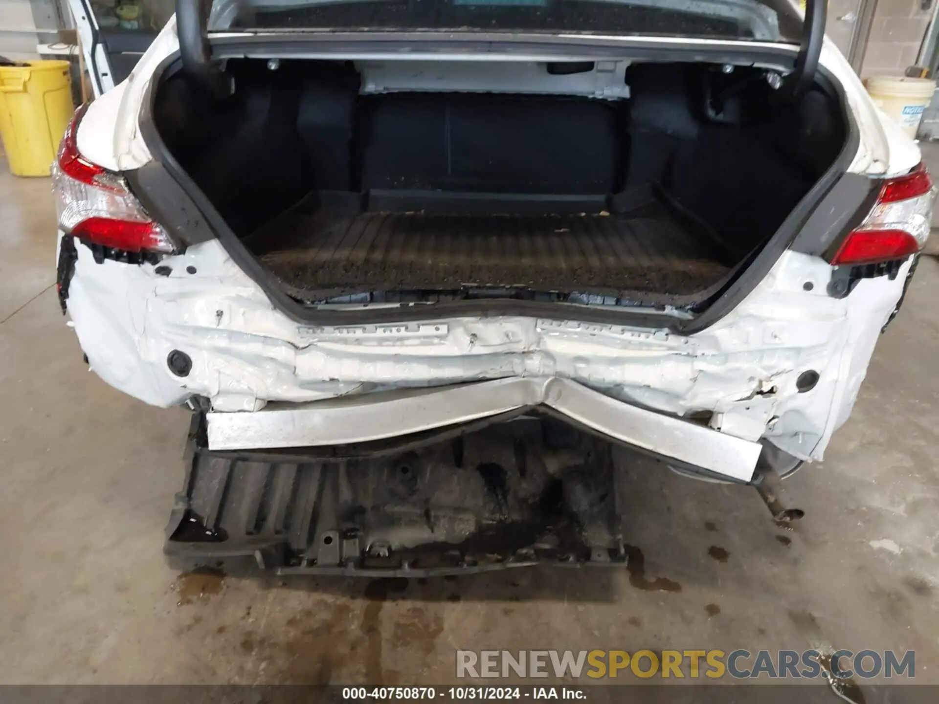 6 Photograph of a damaged car 4T1C11BK2LU013095 TOYOTA CAMRY 2020