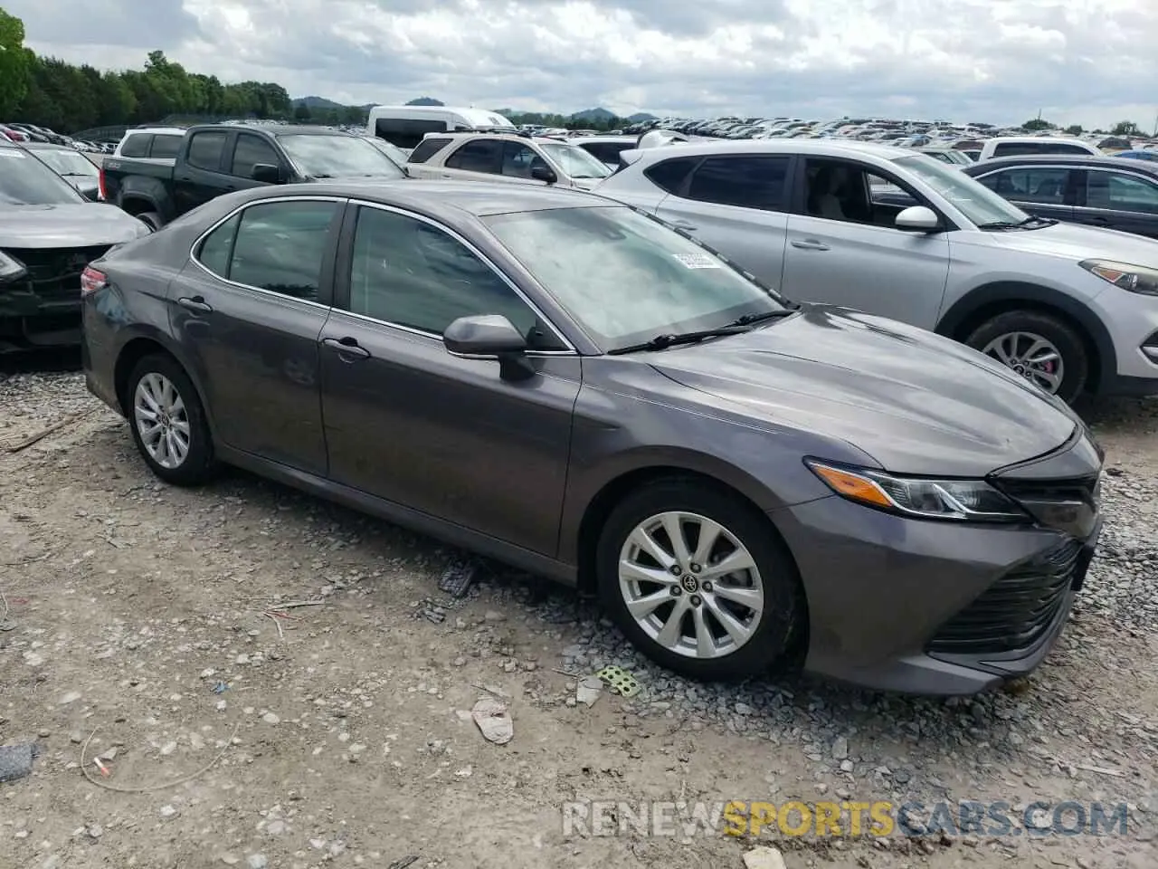 4 Photograph of a damaged car 4T1C11BK3LU015115 TOYOTA CAMRY 2020