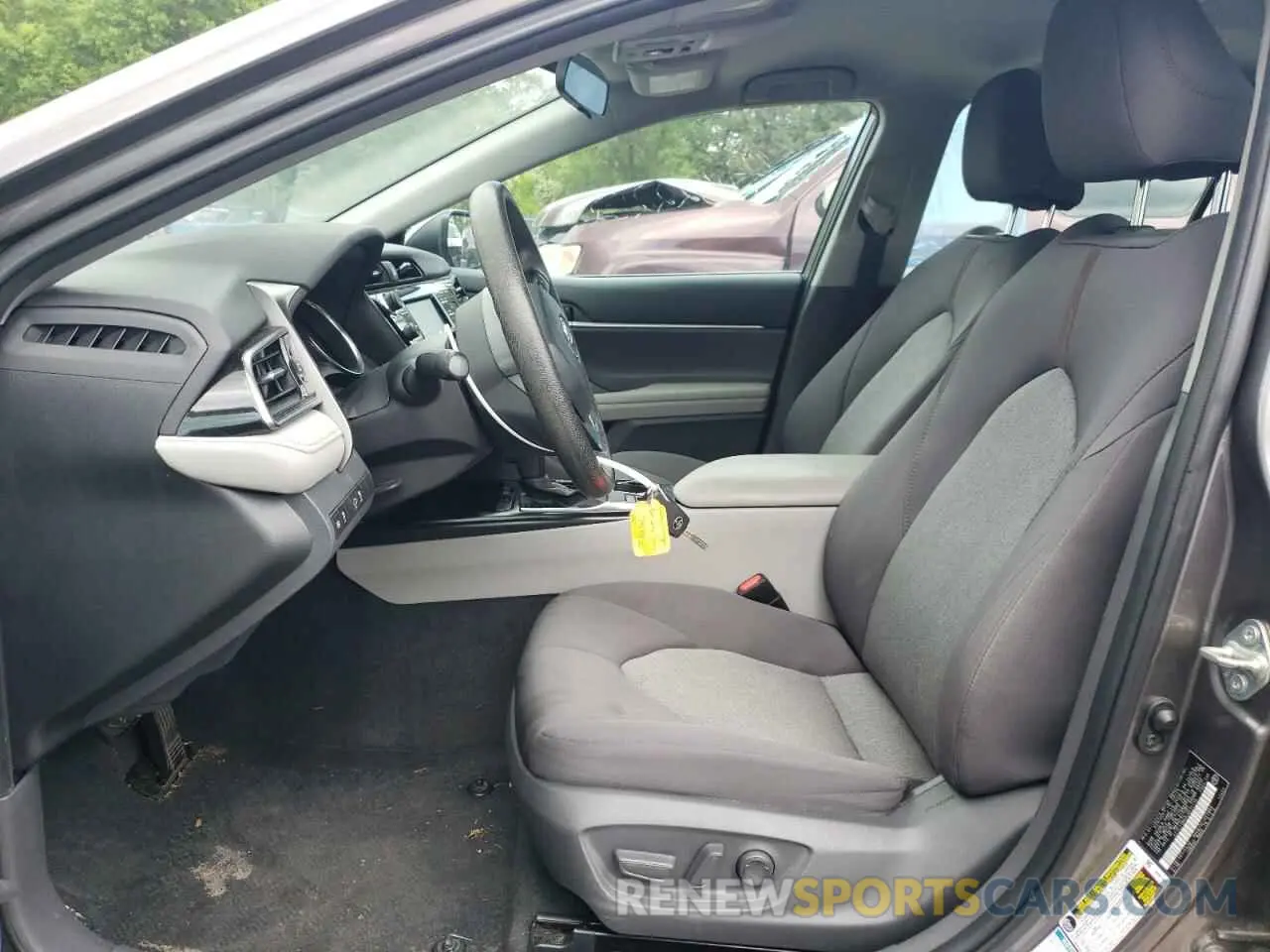 7 Photograph of a damaged car 4T1C11BK3LU015115 TOYOTA CAMRY 2020