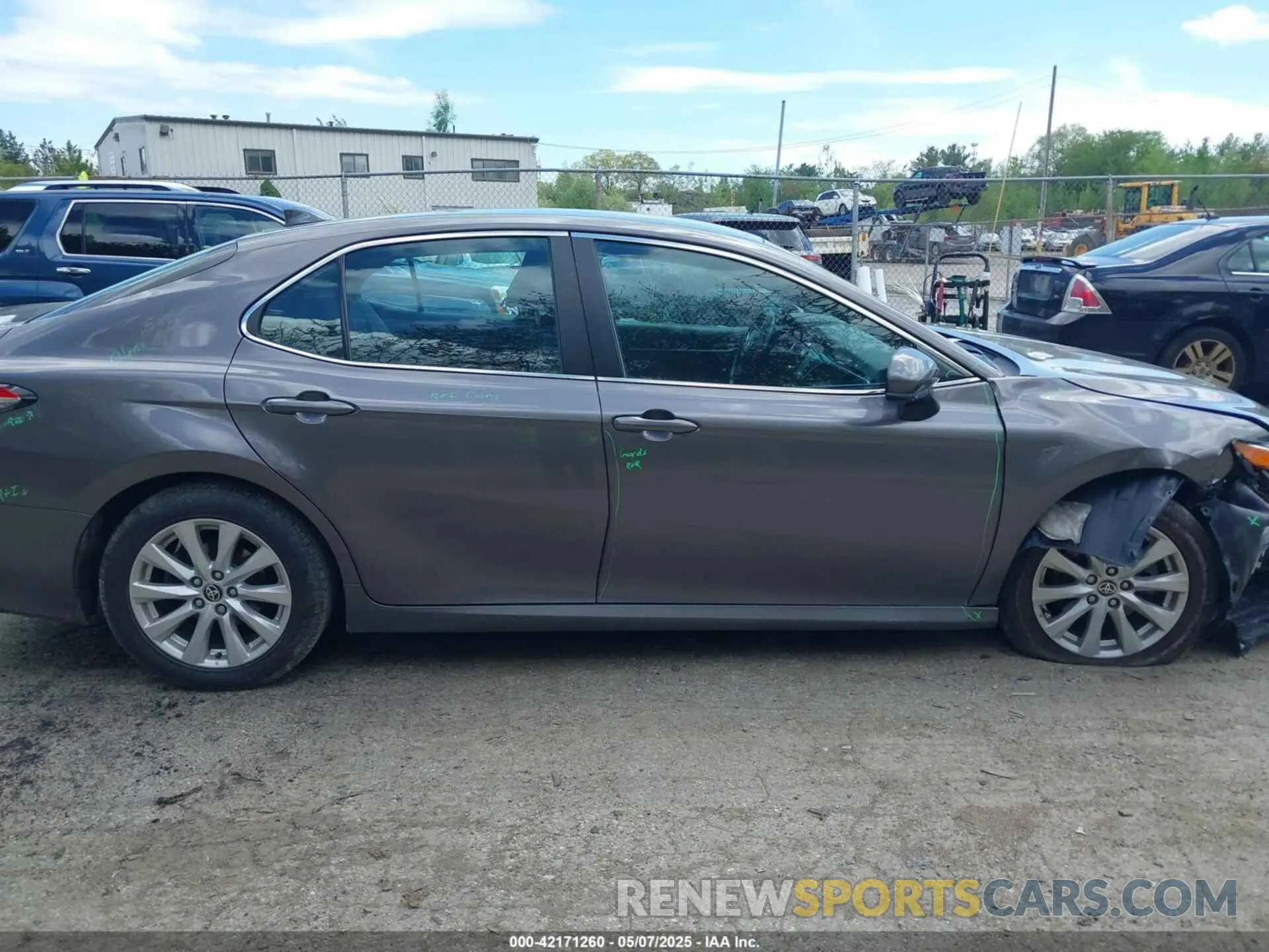13 Photograph of a damaged car 4T1C11BK4LU006259 TOYOTA CAMRY 2020