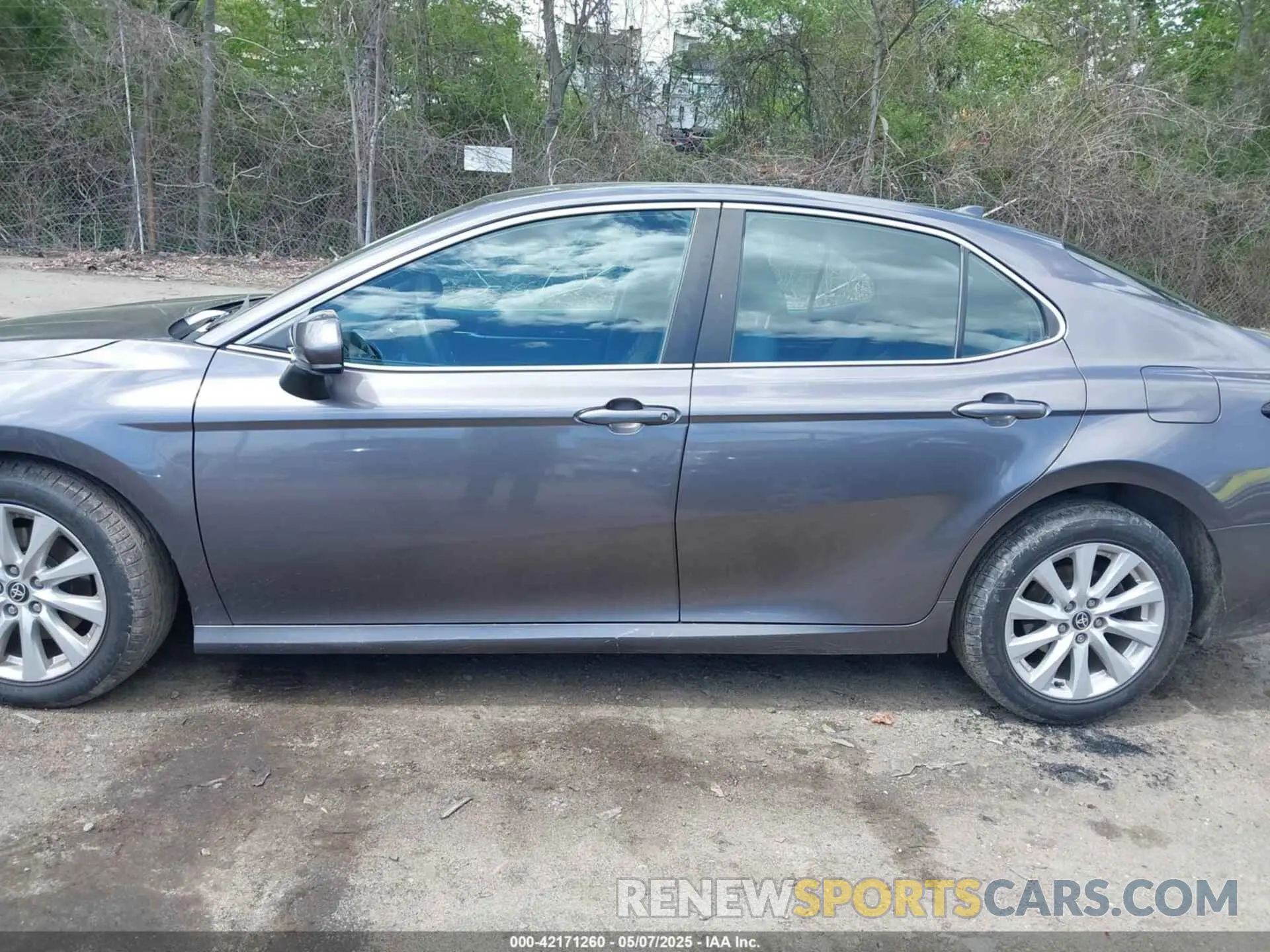 14 Photograph of a damaged car 4T1C11BK4LU006259 TOYOTA CAMRY 2020