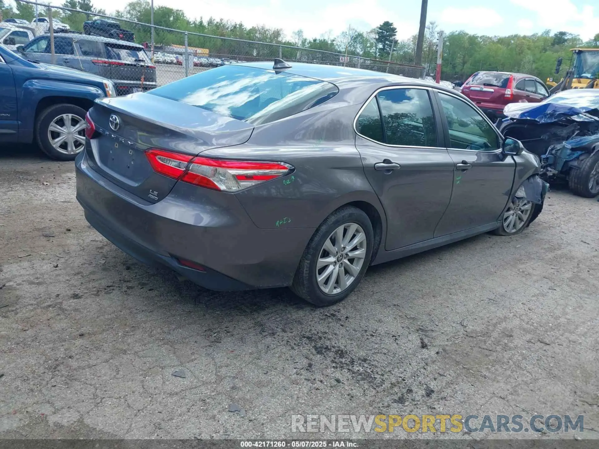 4 Photograph of a damaged car 4T1C11BK4LU006259 TOYOTA CAMRY 2020