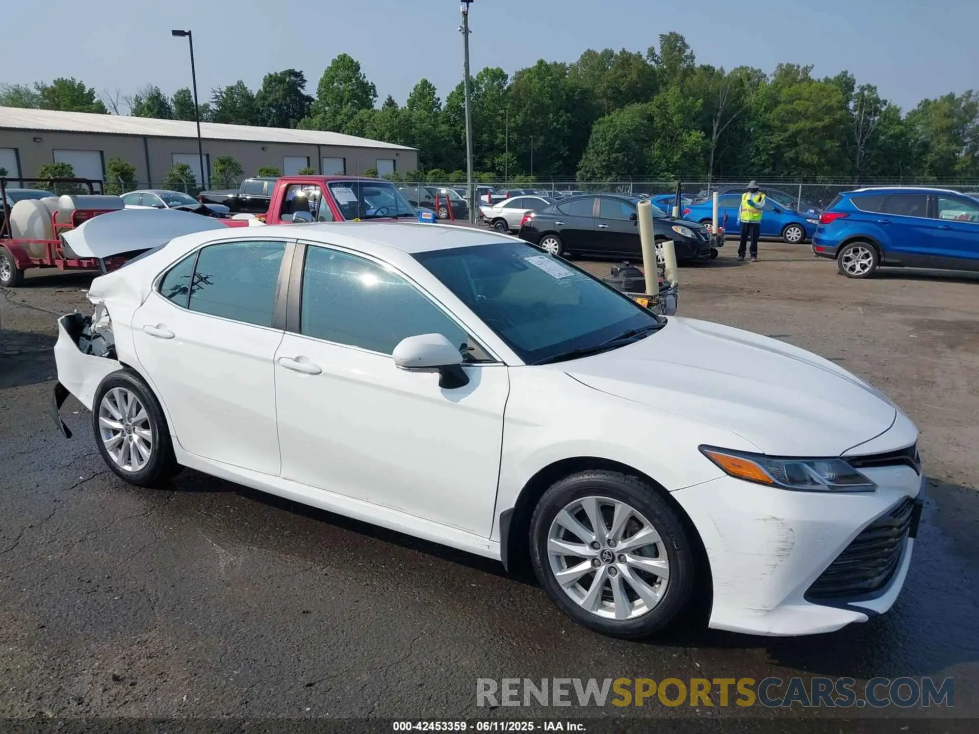 1 Photograph of a damaged car 4T1C11BK4LU010585 TOYOTA CAMRY 2020