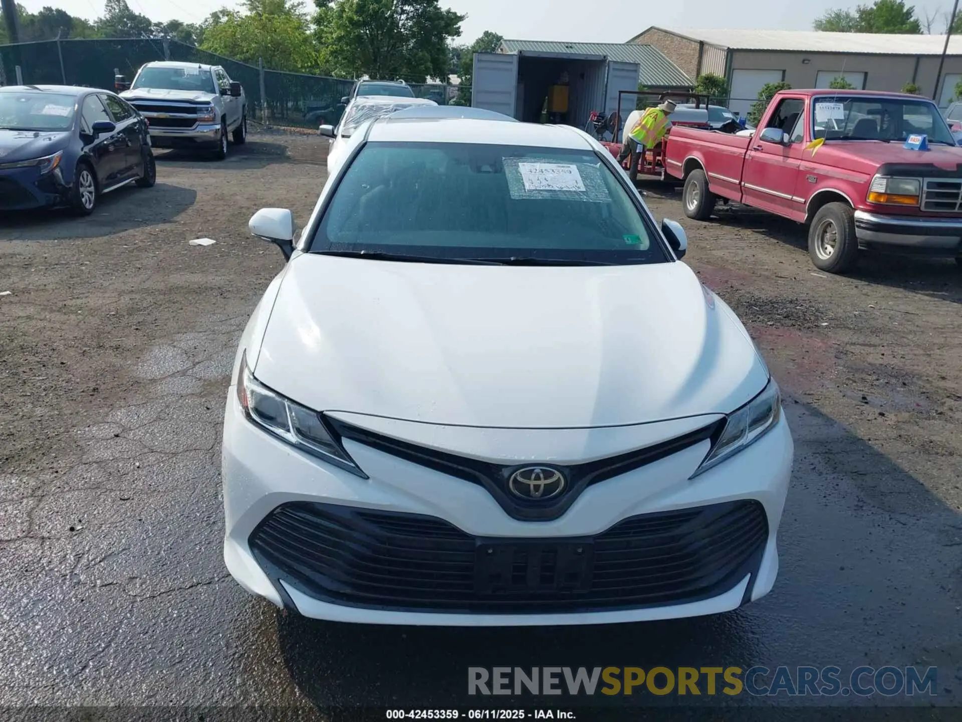 12 Photograph of a damaged car 4T1C11BK4LU010585 TOYOTA CAMRY 2020