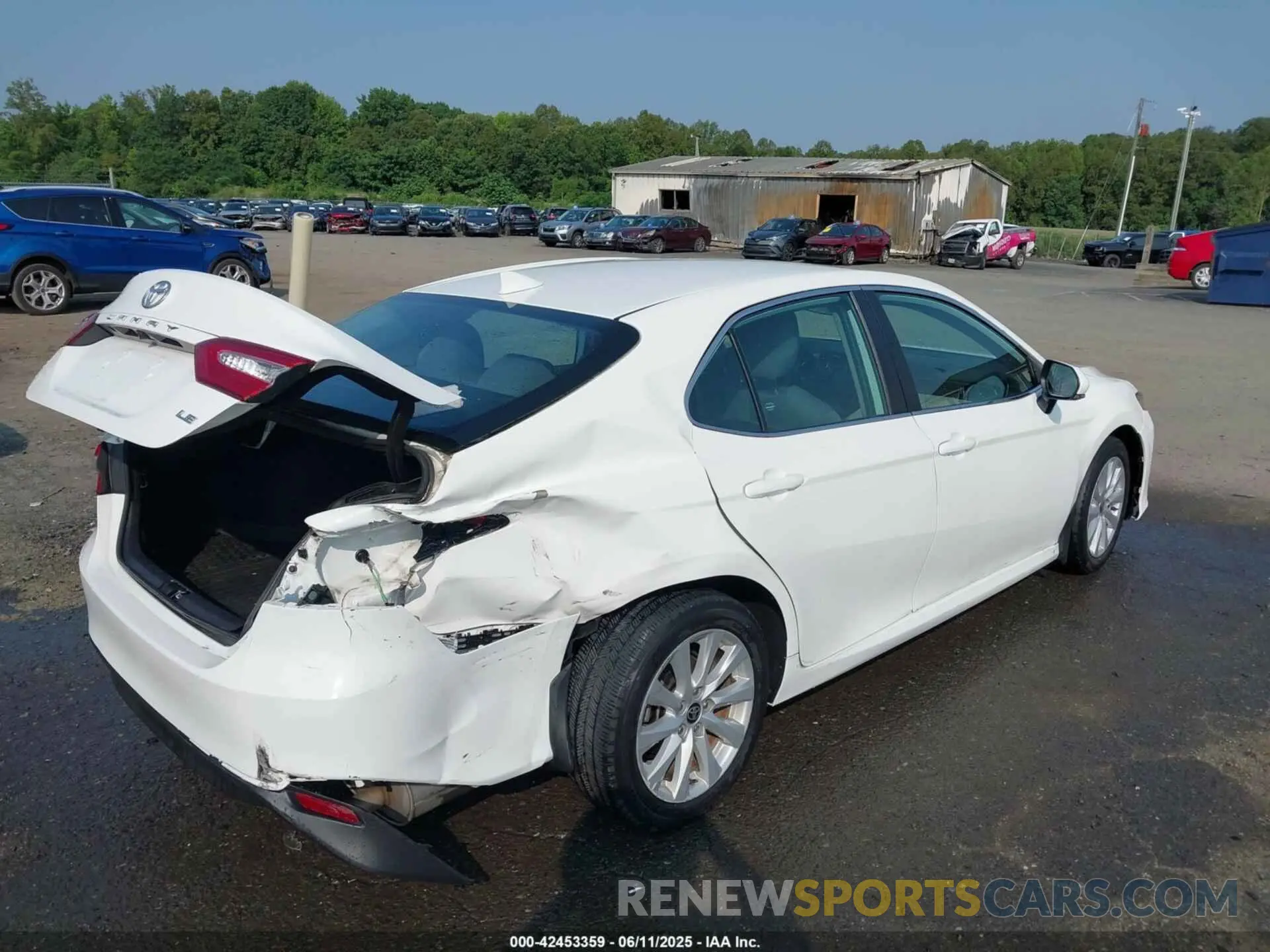 4 Photograph of a damaged car 4T1C11BK4LU010585 TOYOTA CAMRY 2020