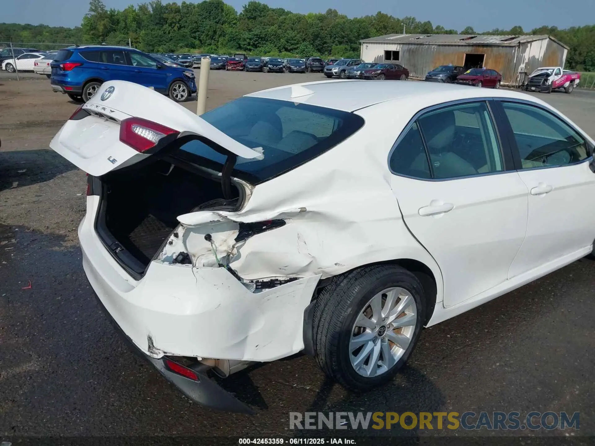 6 Photograph of a damaged car 4T1C11BK4LU010585 TOYOTA CAMRY 2020