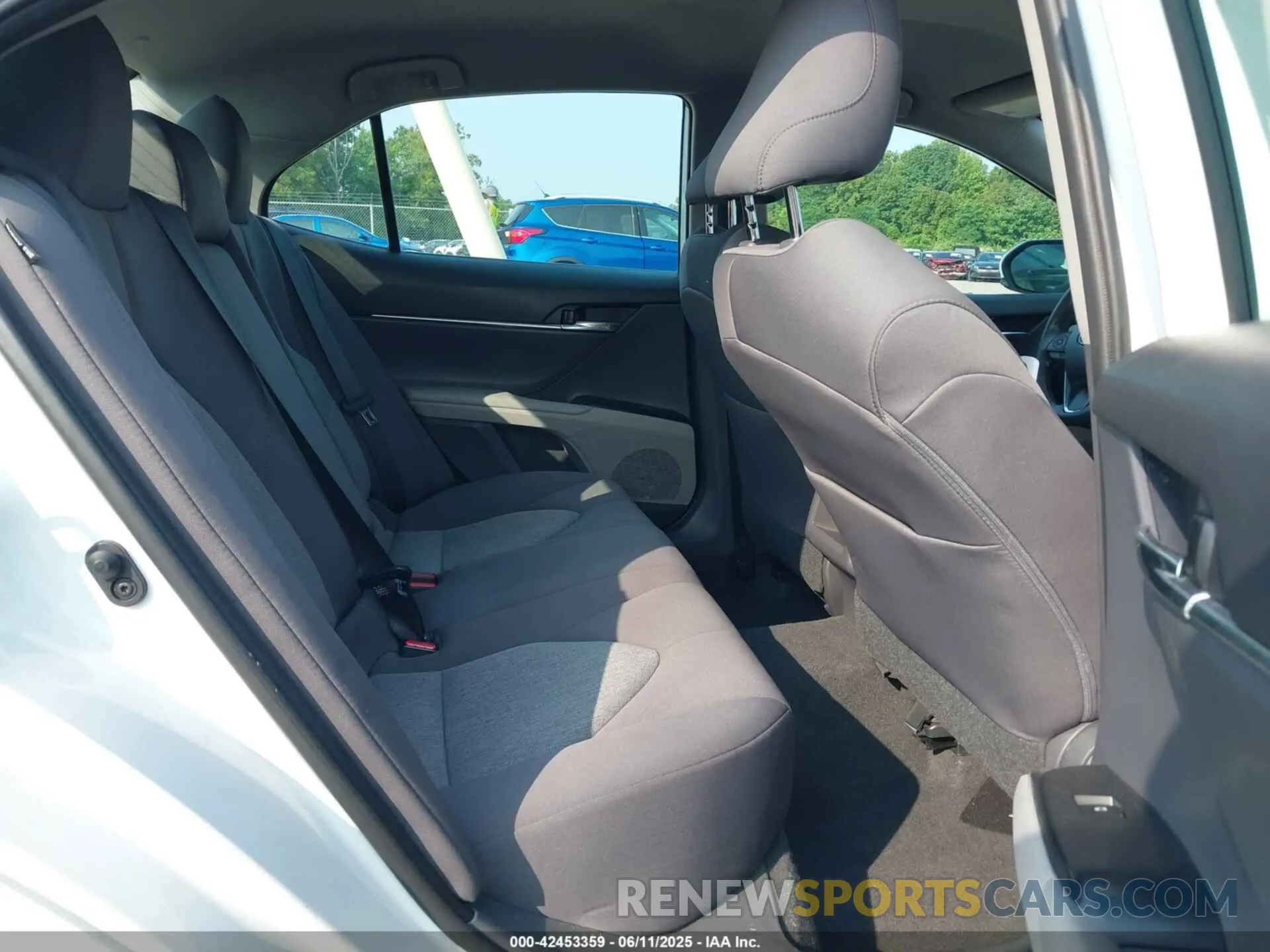 8 Photograph of a damaged car 4T1C11BK4LU010585 TOYOTA CAMRY 2020