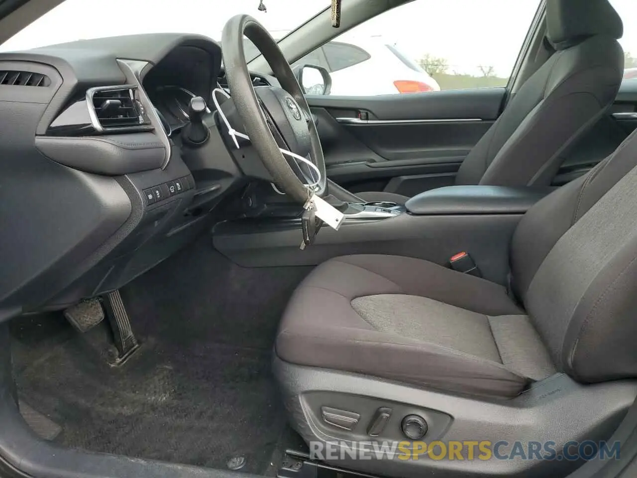 7 Photograph of a damaged car 4T1C11BK4LU016922 TOYOTA CAMRY 2020