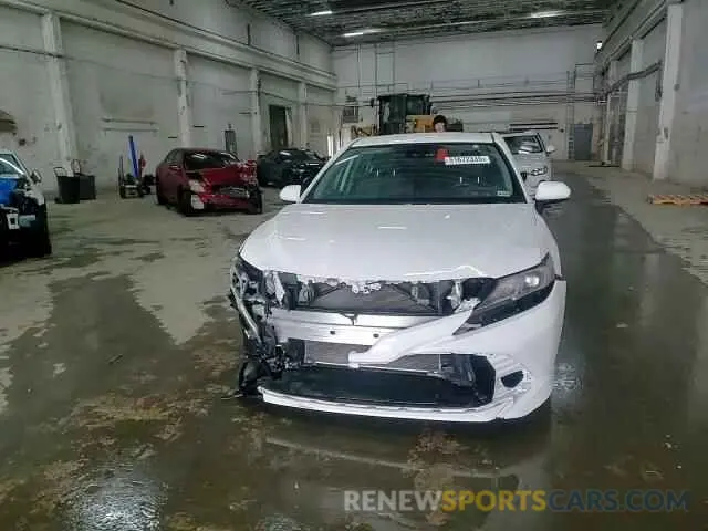 10 Photograph of a damaged car 4T1C11BK5LU014581 TOYOTA CAMRY 2020