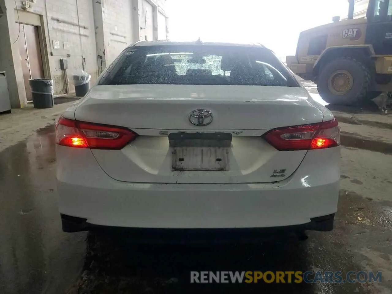 6 Photograph of a damaged car 4T1C11BK5LU014581 TOYOTA CAMRY 2020