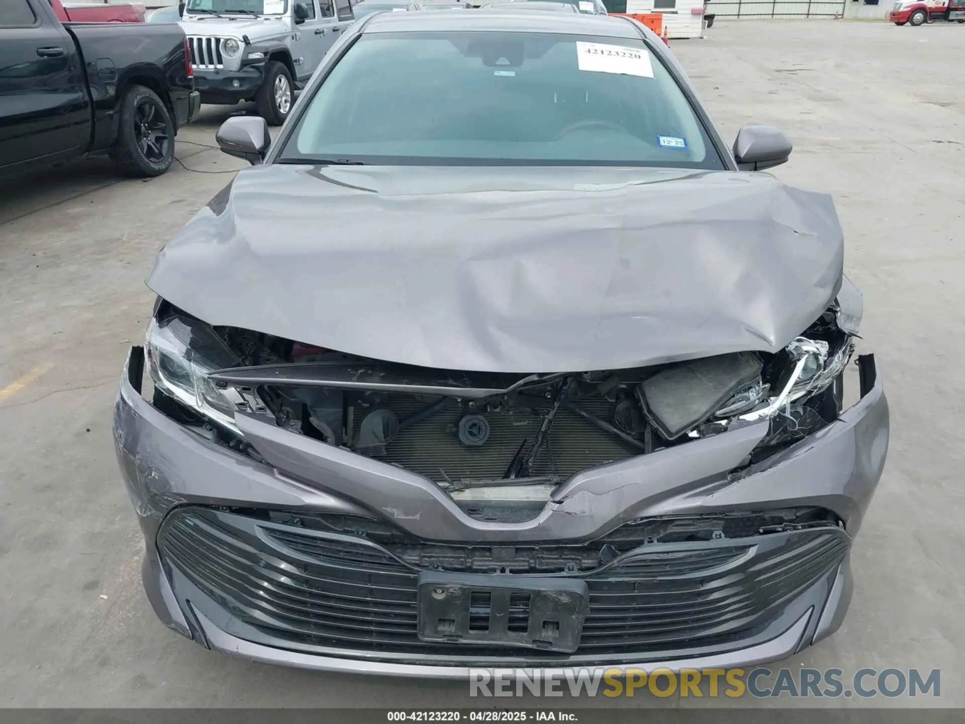 13 Photograph of a damaged car 4T1C31AK0LU523389 TOYOTA CAMRY 2020