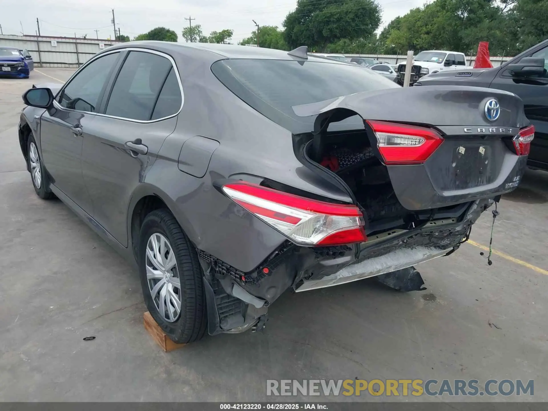 3 Photograph of a damaged car 4T1C31AK0LU523389 TOYOTA CAMRY 2020