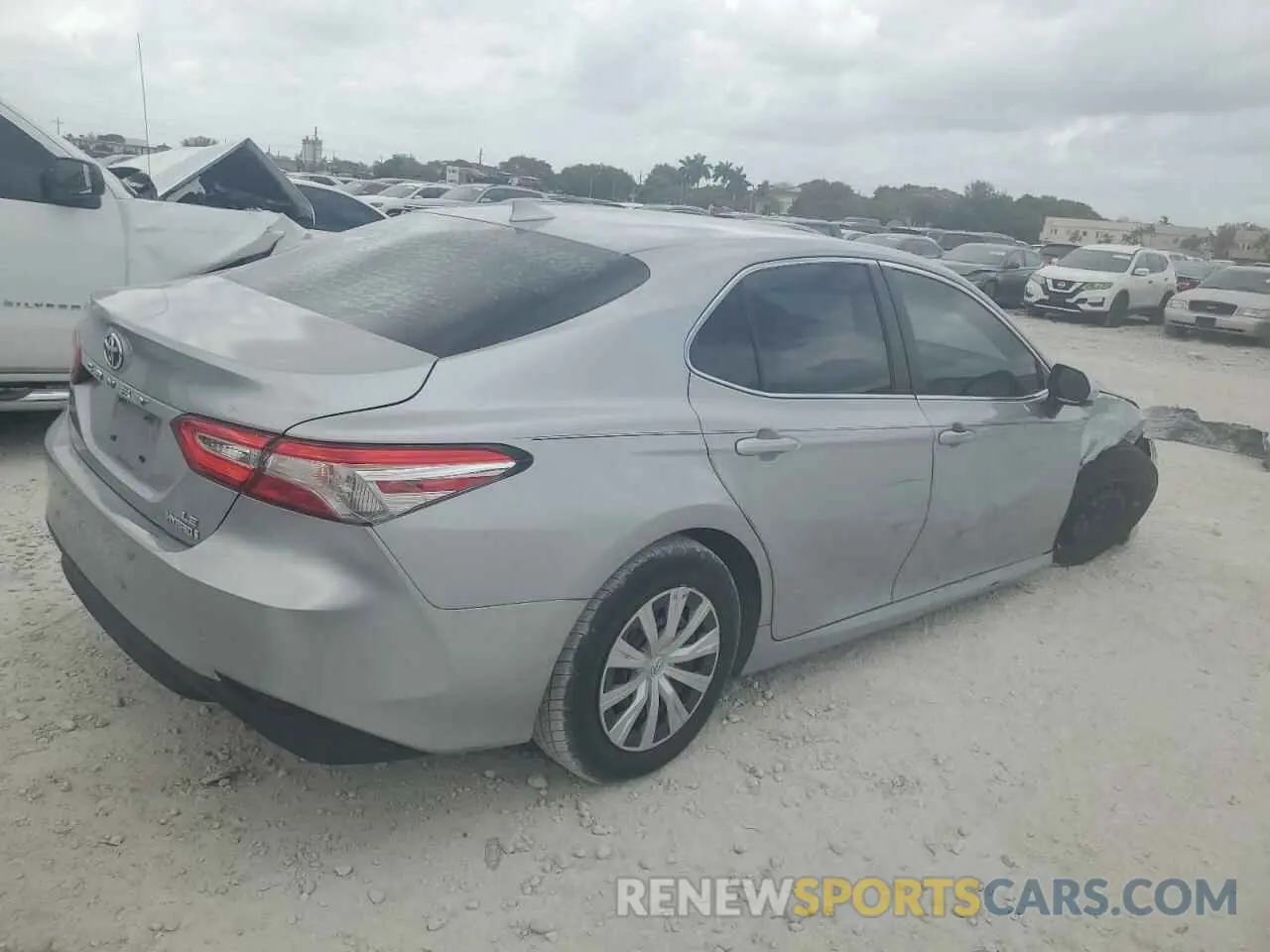 3 Photograph of a damaged car 4T1C31AK0LU530701 TOYOTA CAMRY 2020