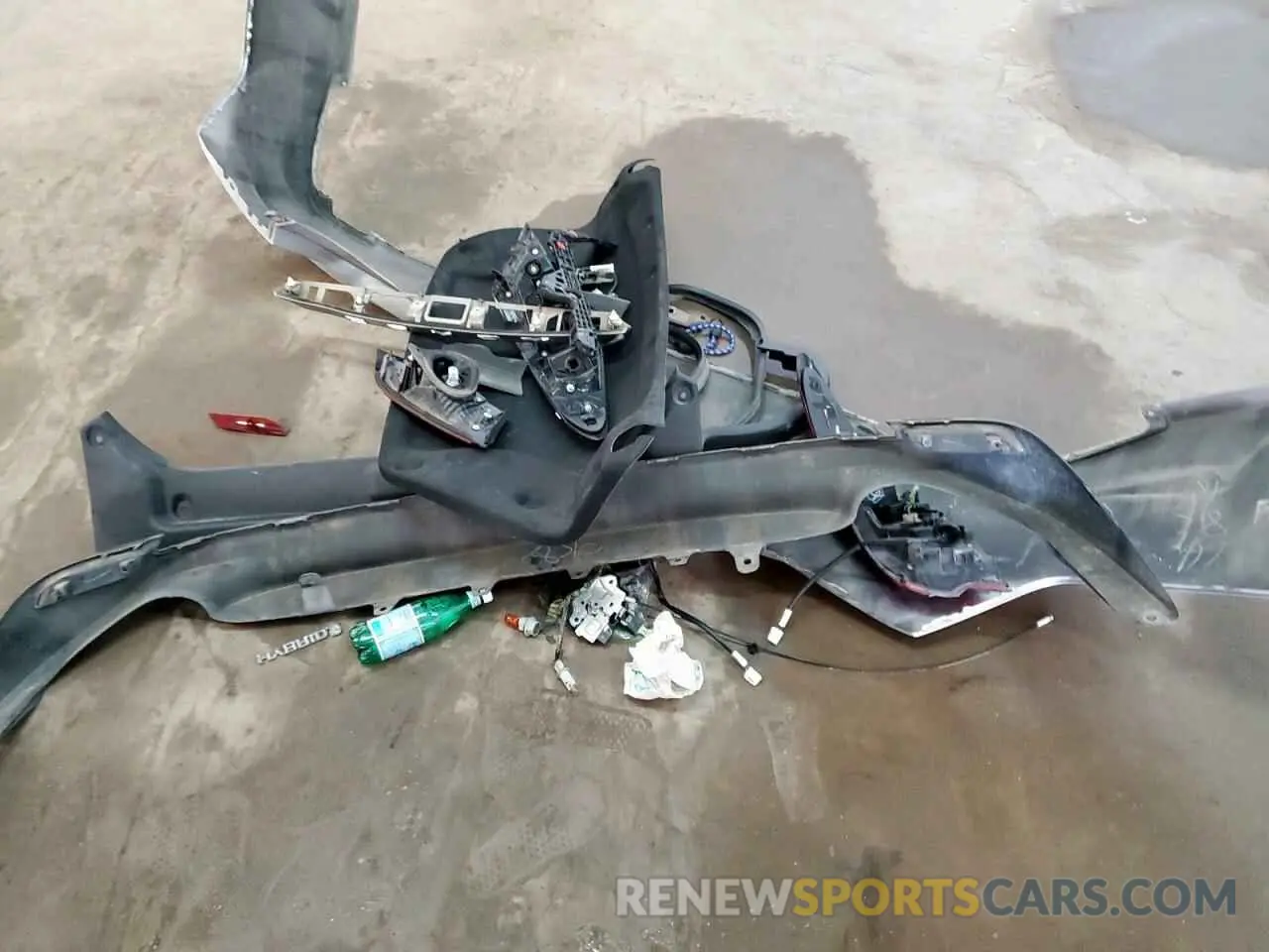 12 Photograph of a damaged car 4T1C31AK1LU015920 TOYOTA CAMRY 2020