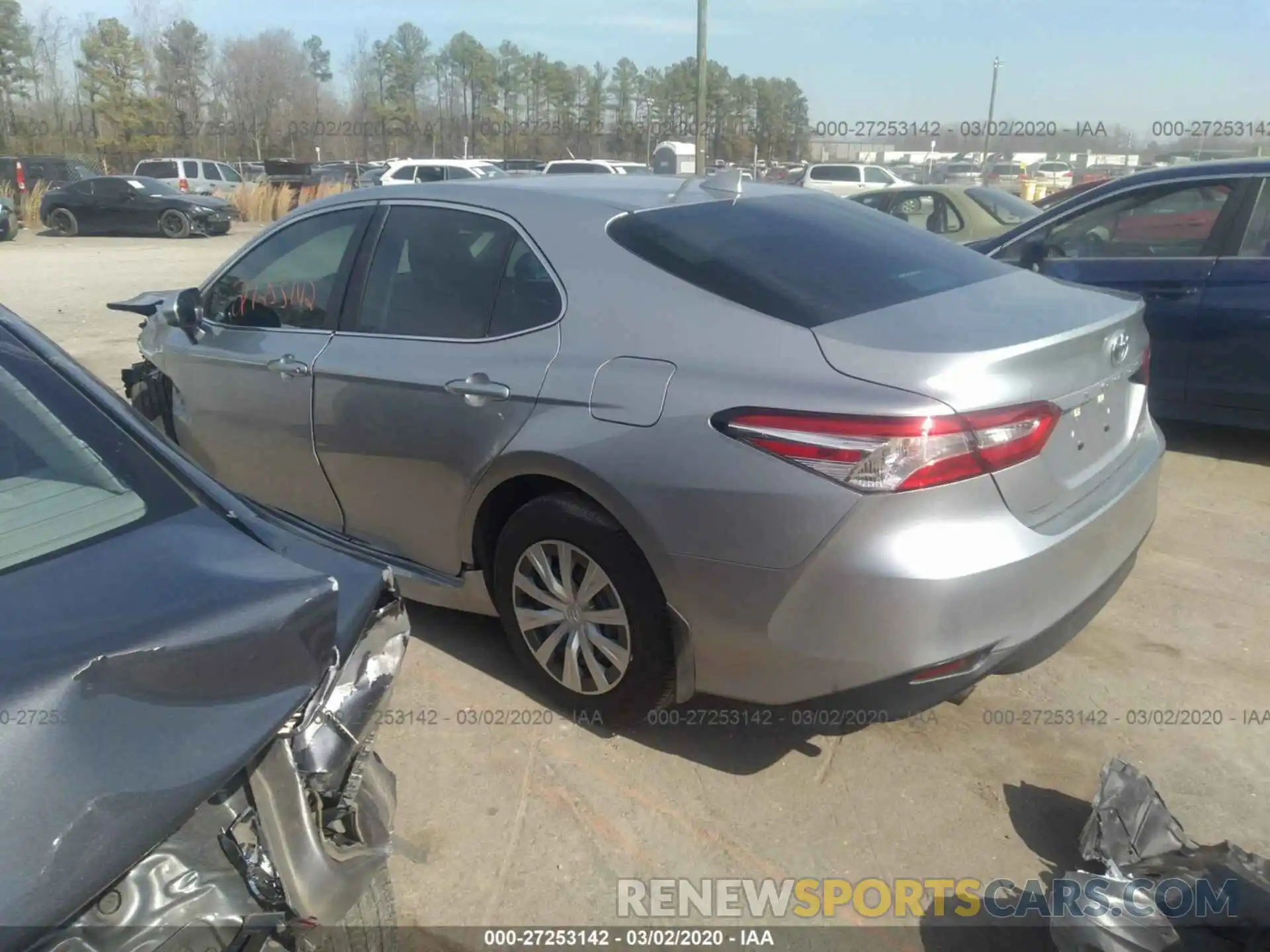 3 Photograph of a damaged car 4T1C31AK1LU520291 TOYOTA CAMRY 2020