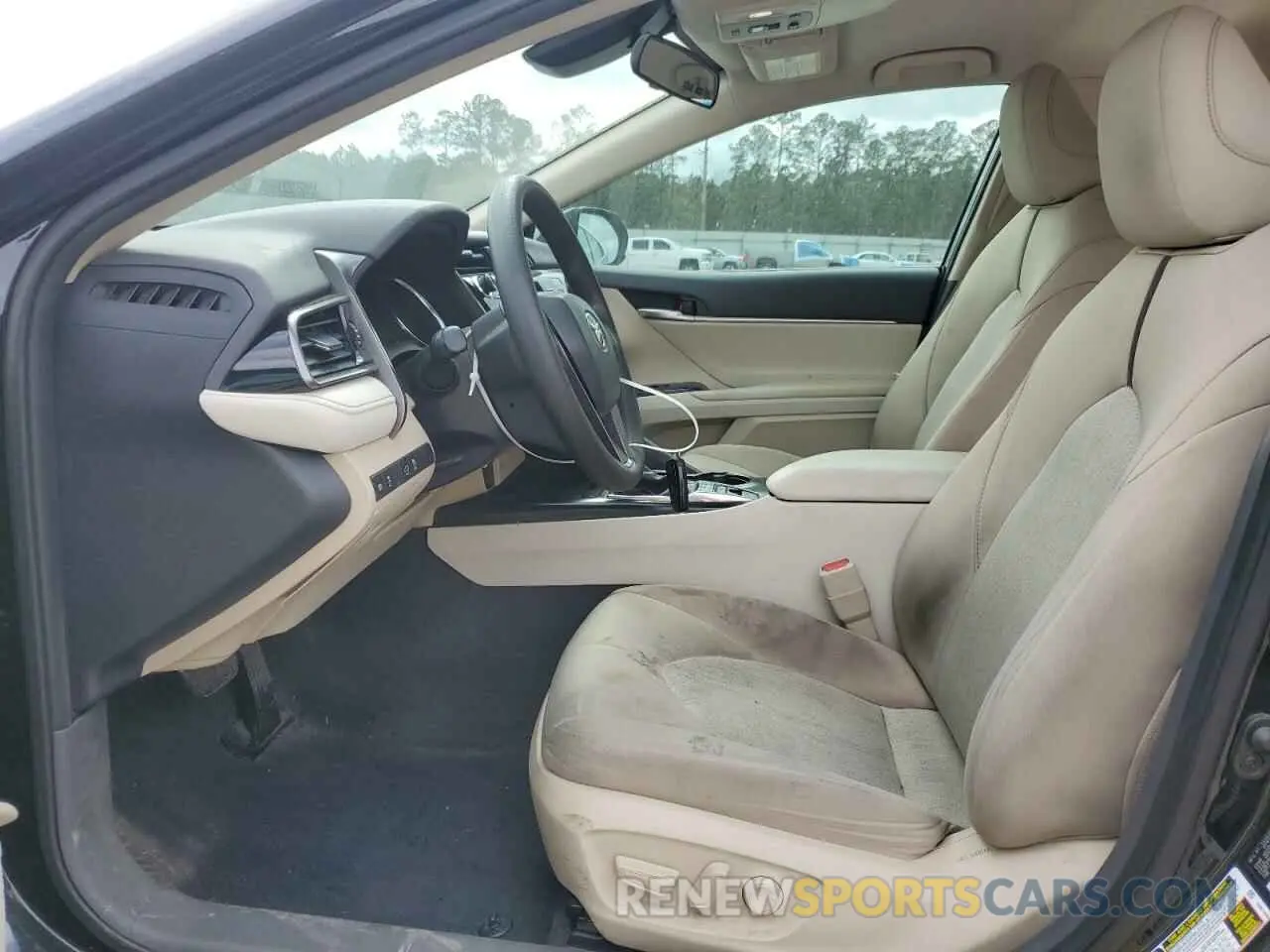 7 Photograph of a damaged car 4T1C31AK1LU529704 TOYOTA CAMRY 2020
