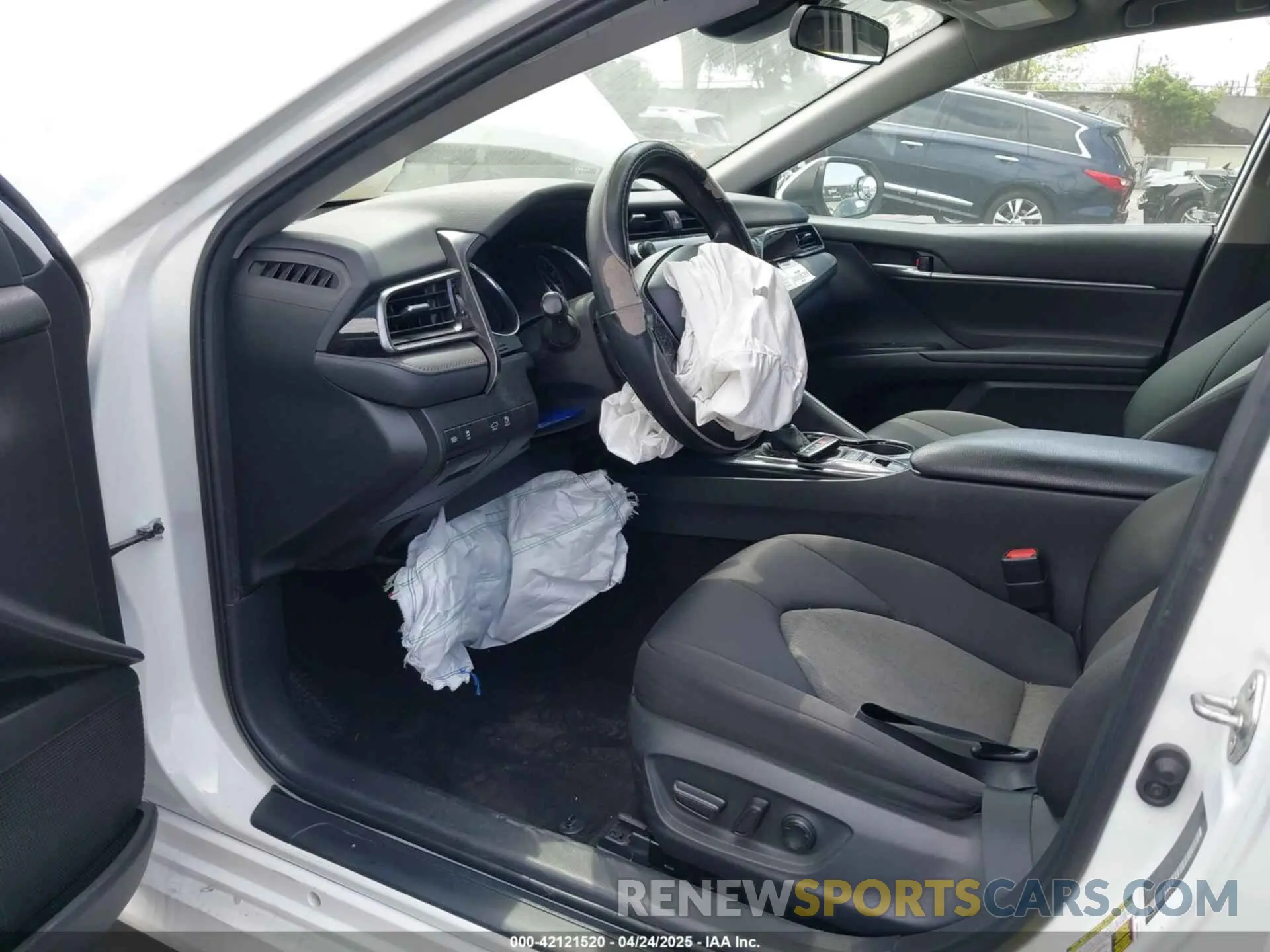 19 Photograph of a damaged car 4T1C31AK1LU538063 TOYOTA CAMRY 2020